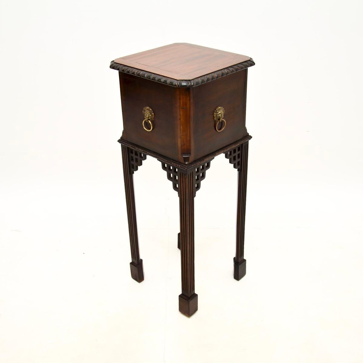 Table d'appoint ancienne de style Chippendale Bon état - En vente à London, GB