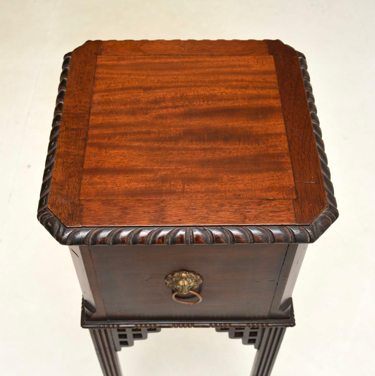 Table d'appoint ancienne de style Chippendale en vente 1