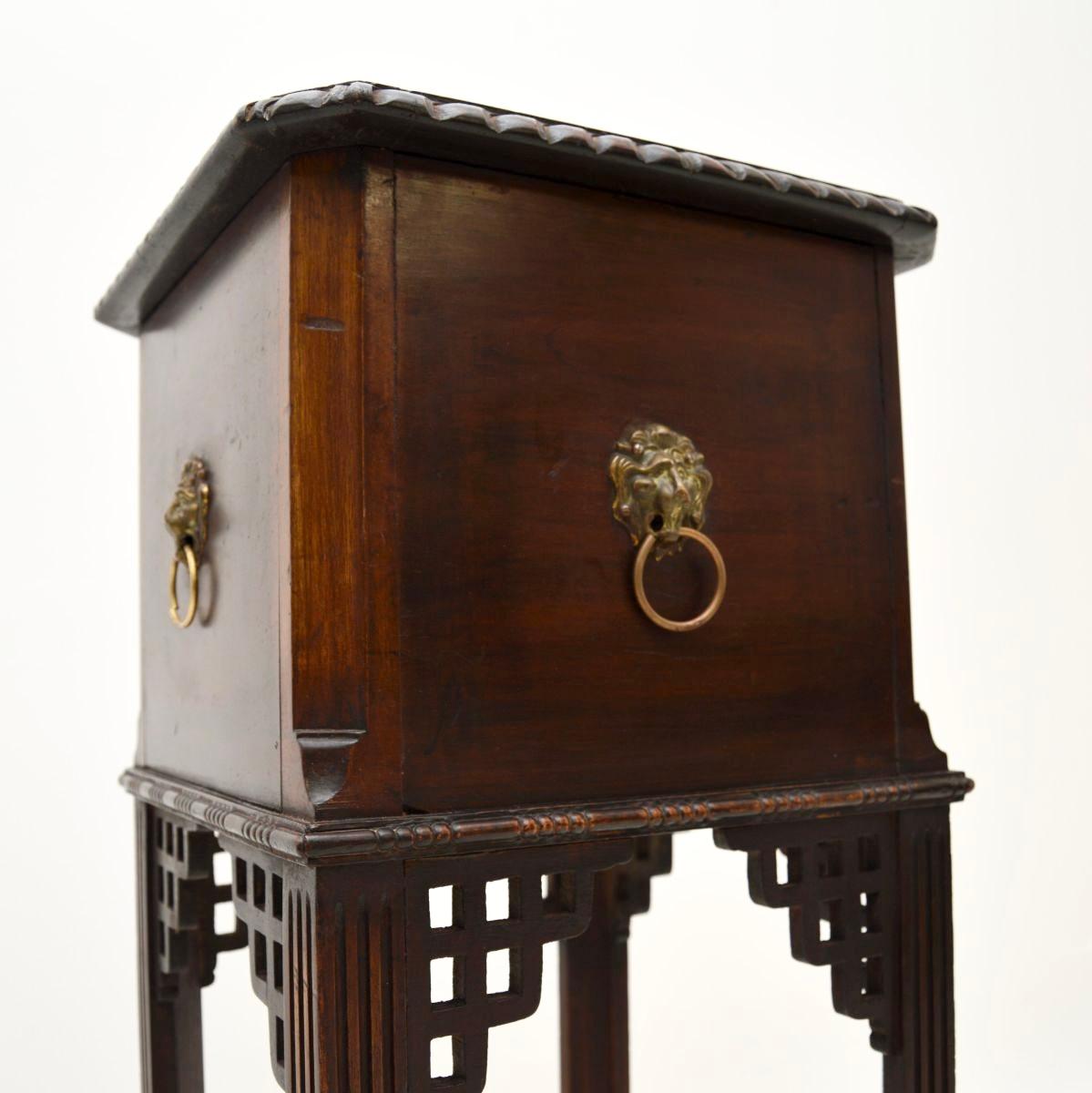 Table d'appoint ancienne de style Chippendale en vente 2
