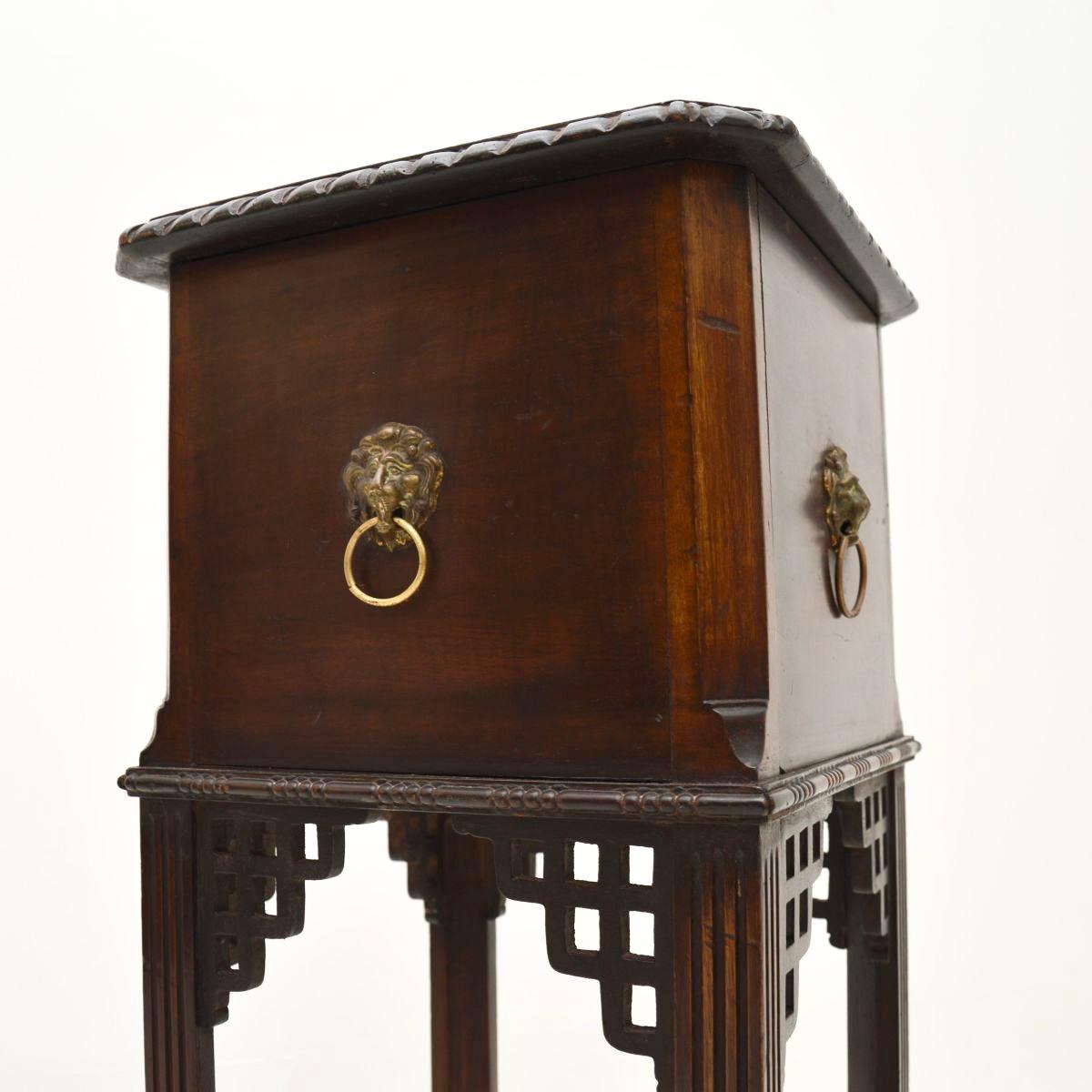 Table d'appoint ancienne de style Chippendale en vente 3