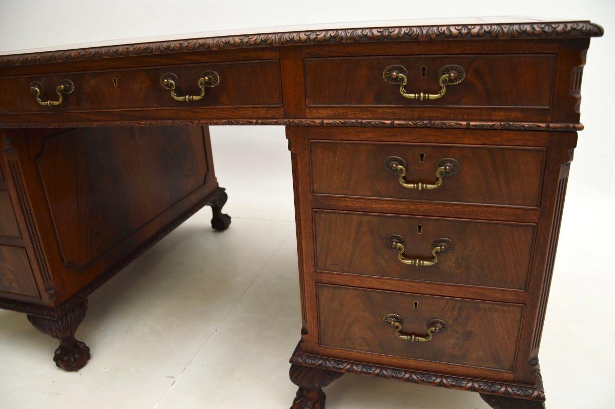 Bureau à piédestal ancien de style Chippendale en vente 6