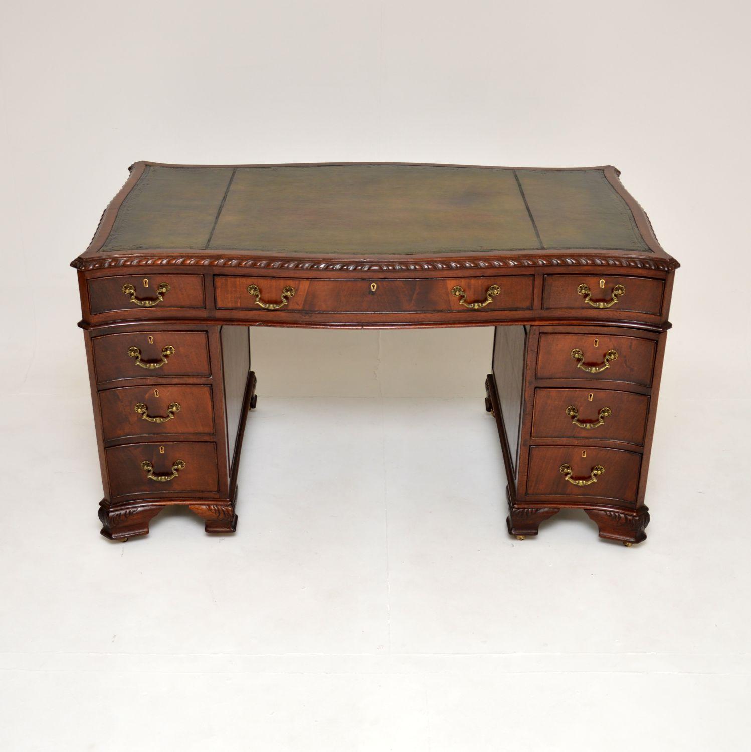 A superb antique leather top pedestal desk in the Chippendale style. This was made in England, it dates from around the 1880-1900 period.

The quality is outstanding, this has a beautiful and useful design. The top has serpentine and gadrooned edges
