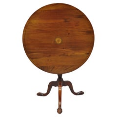 Ancienne table d'appoint ronde à plateau basculant, style Chippendale, avec incrustation de roues à épingles, Ball and Claw