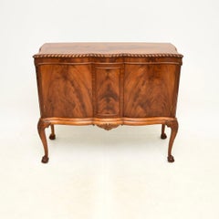 Antico mobile a serpentina in stile Chippendale