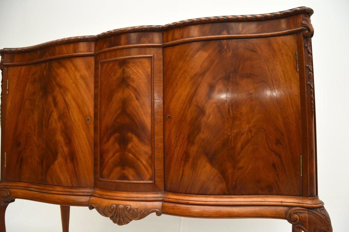 Antico mobile a serpentina in stile Chippendale in vendita 3
