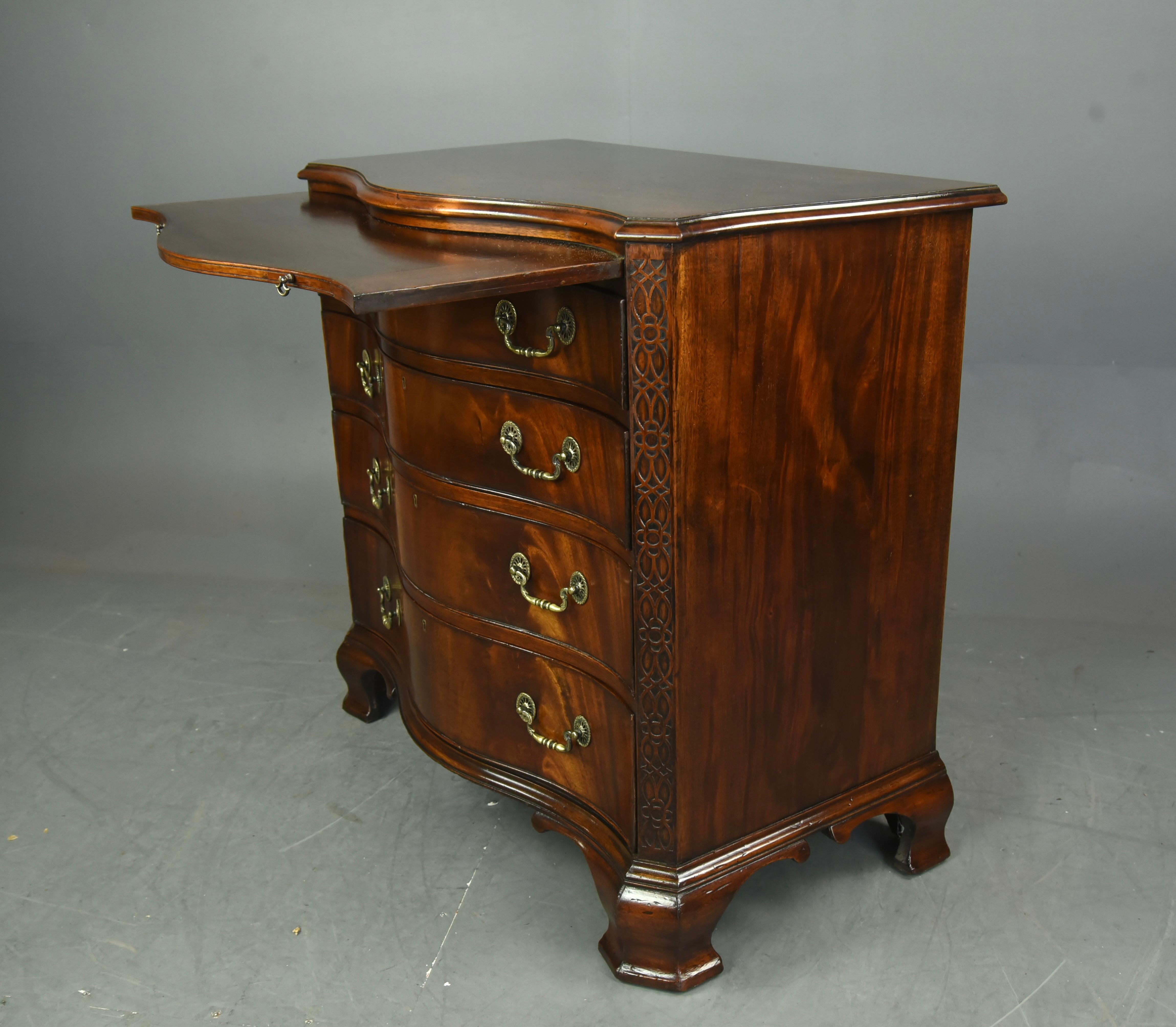 Early 20th Century Antique Chippendale Style Serpentine Chest of Drawers