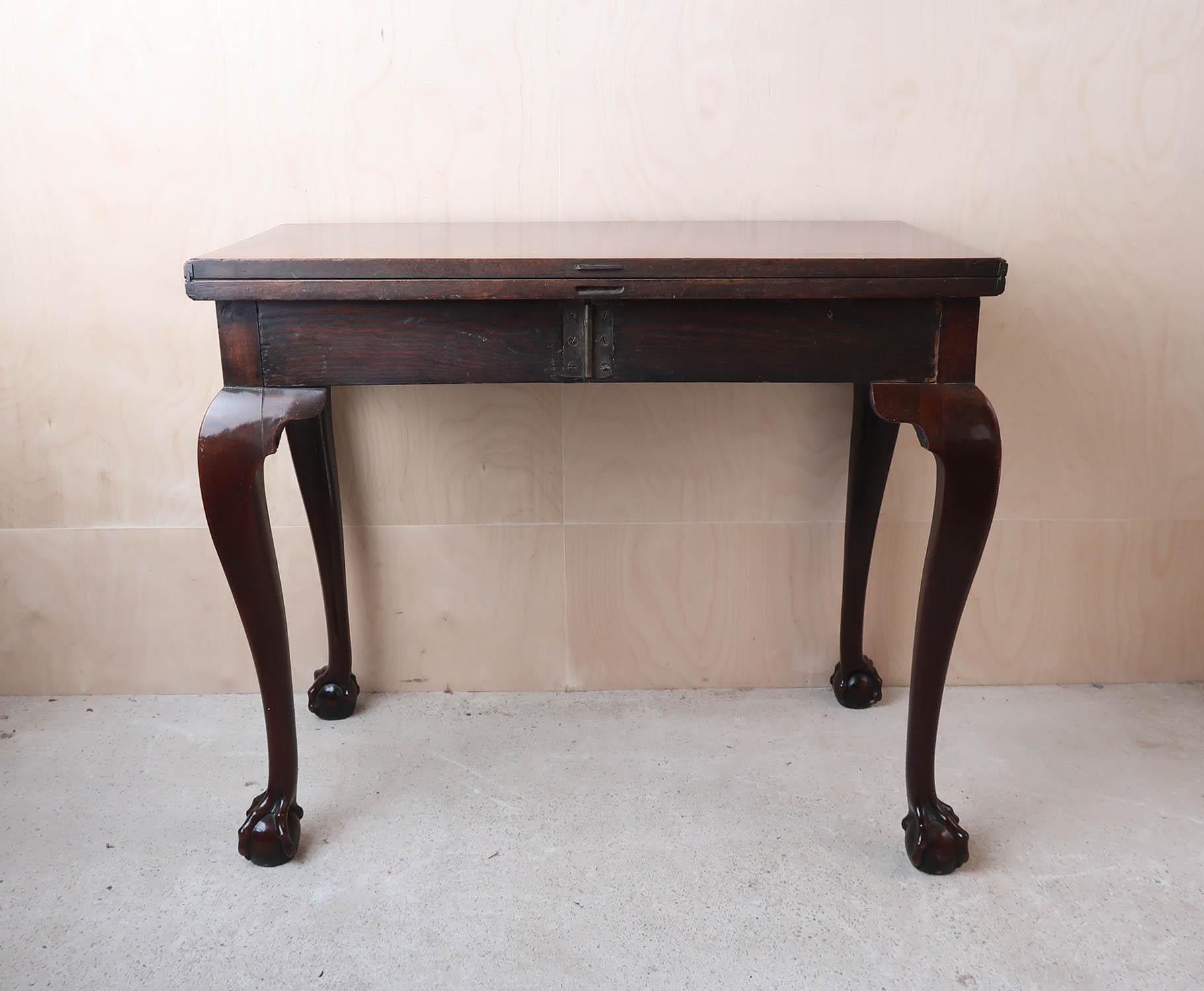 Antique Chippendale Style Side Table with Claw and Ball Feet, circa 1780 For Sale 1