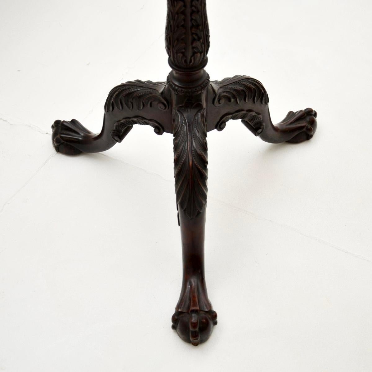 Legno Antico Torchere / Portapiante in stile Chippendale in vendita