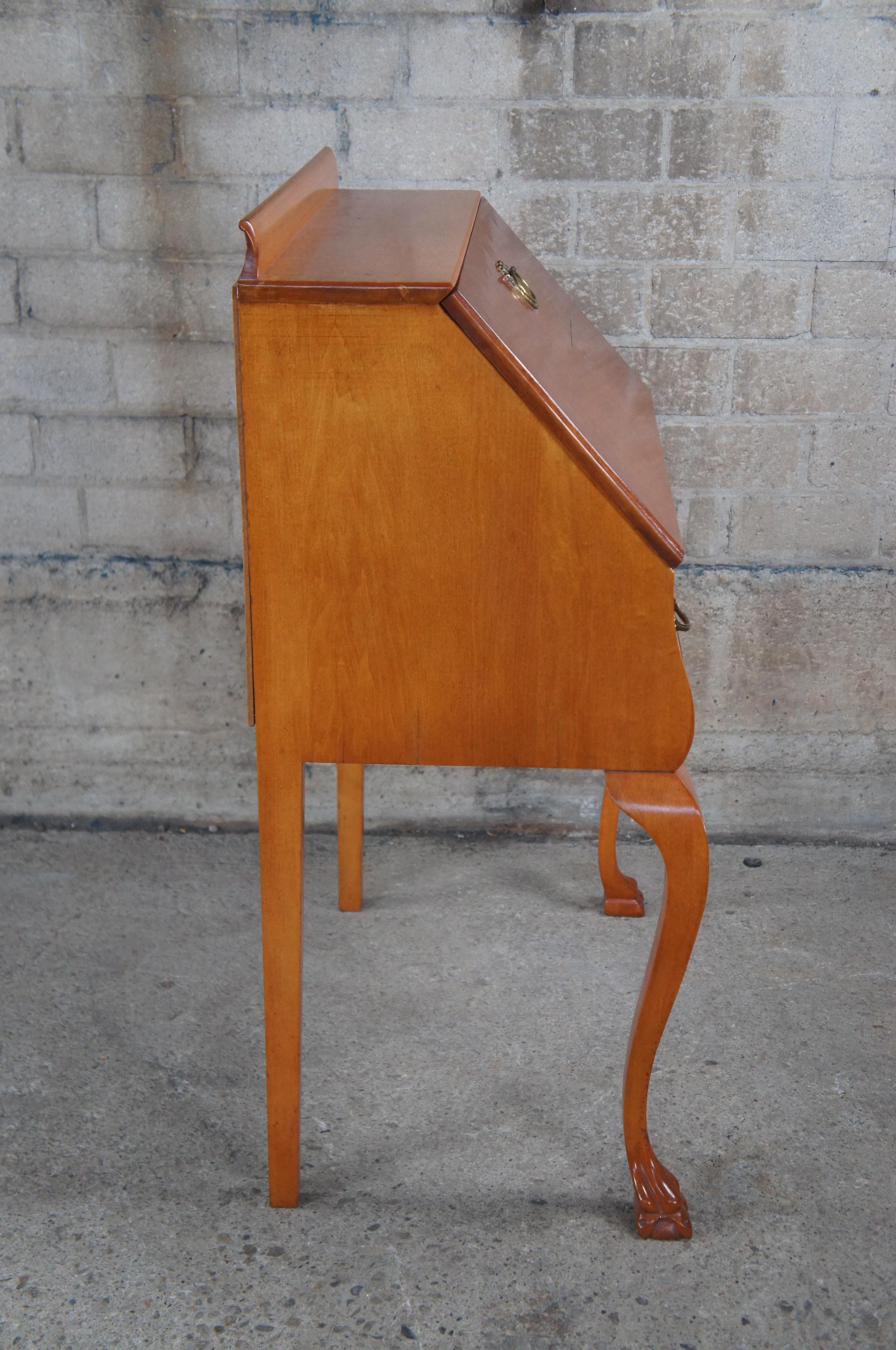 Antiker Sekretär-Schreibtisch für Damen aus Nussbaumholz im Chippendale-Stil mit ausklappbarer Front, 30