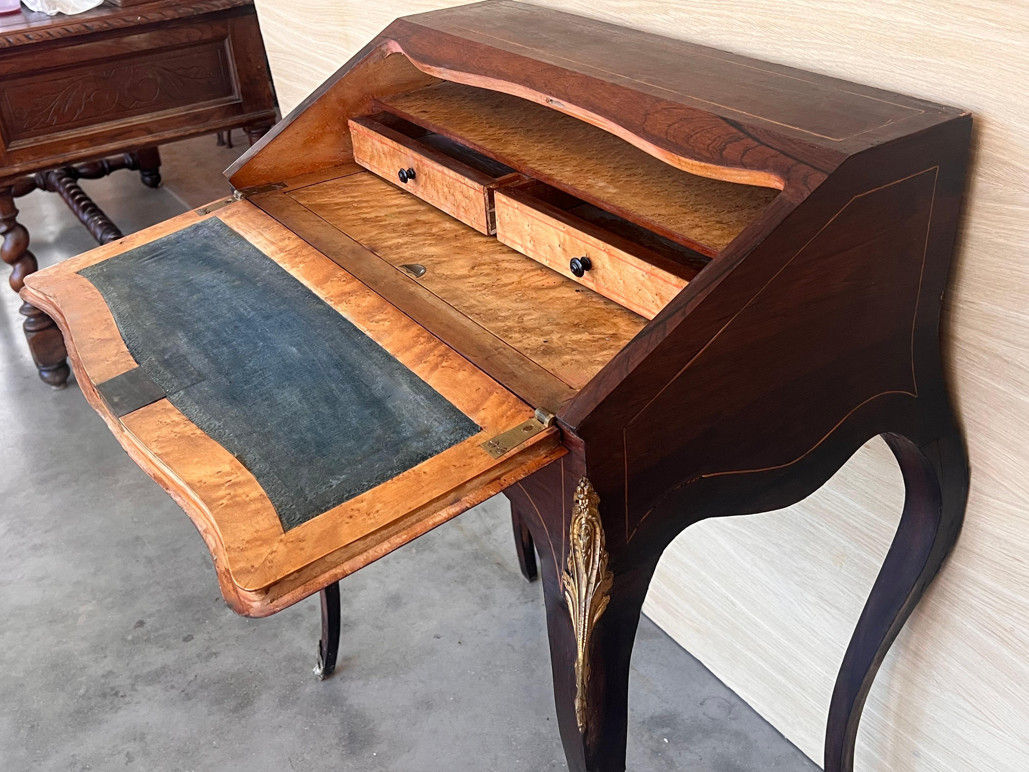 Ancien bureau de secrétaire en noyer de style Chippendale en vente 4