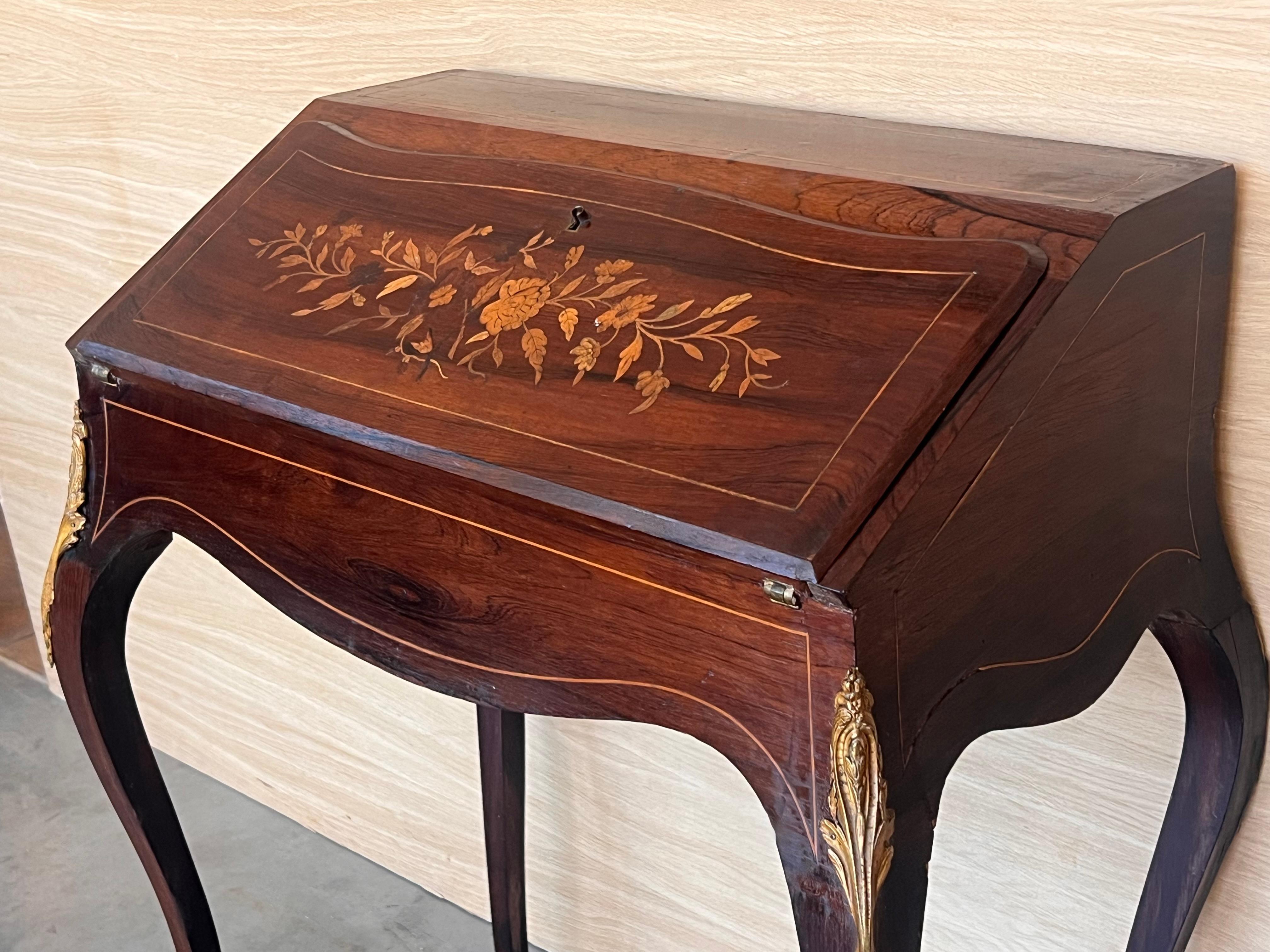 Ancien bureau de secrétaire en noyer de style Chippendale en vente 5