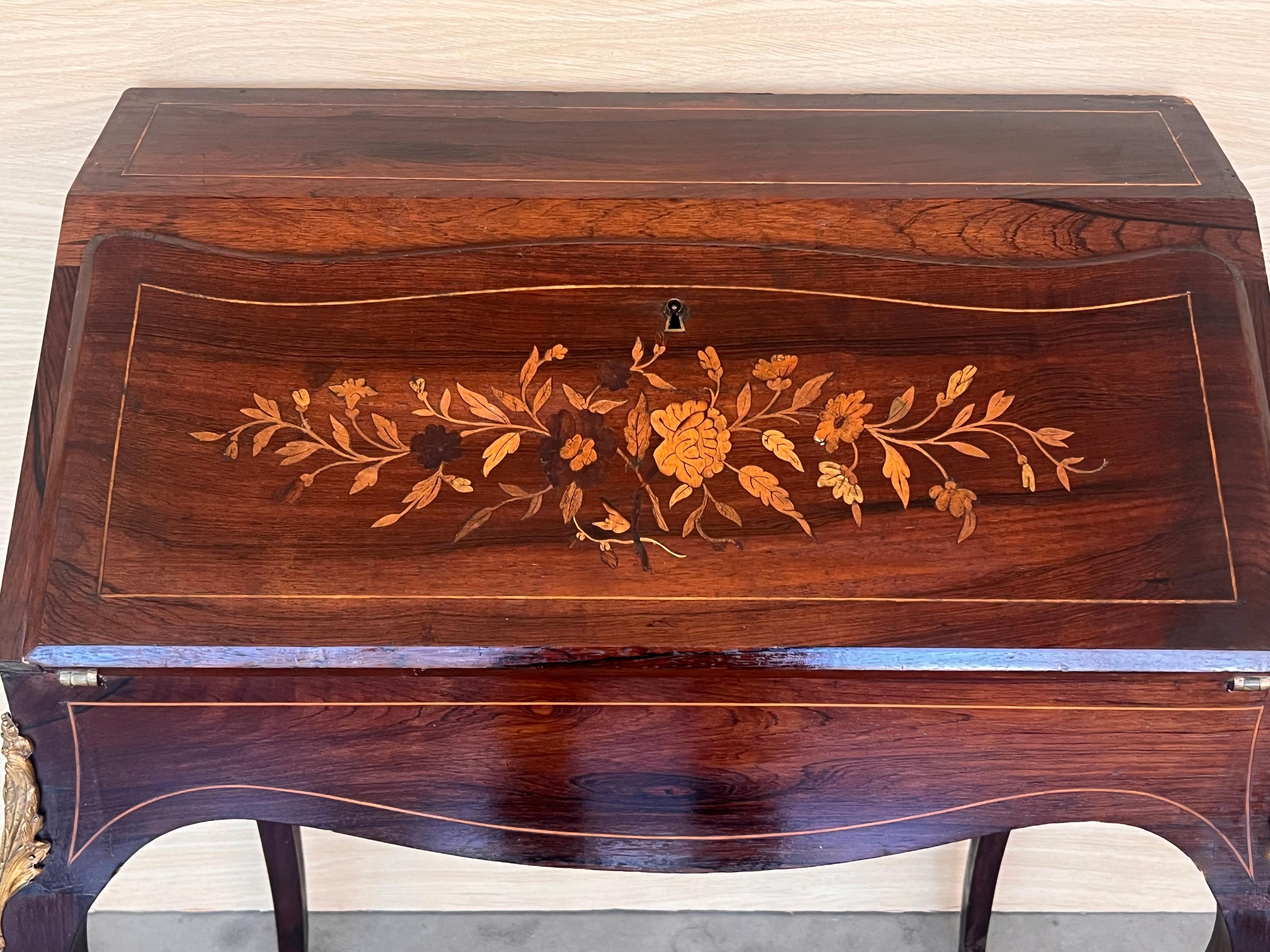 Ancien bureau de secrétaire en noyer de style Chippendale en vente 6