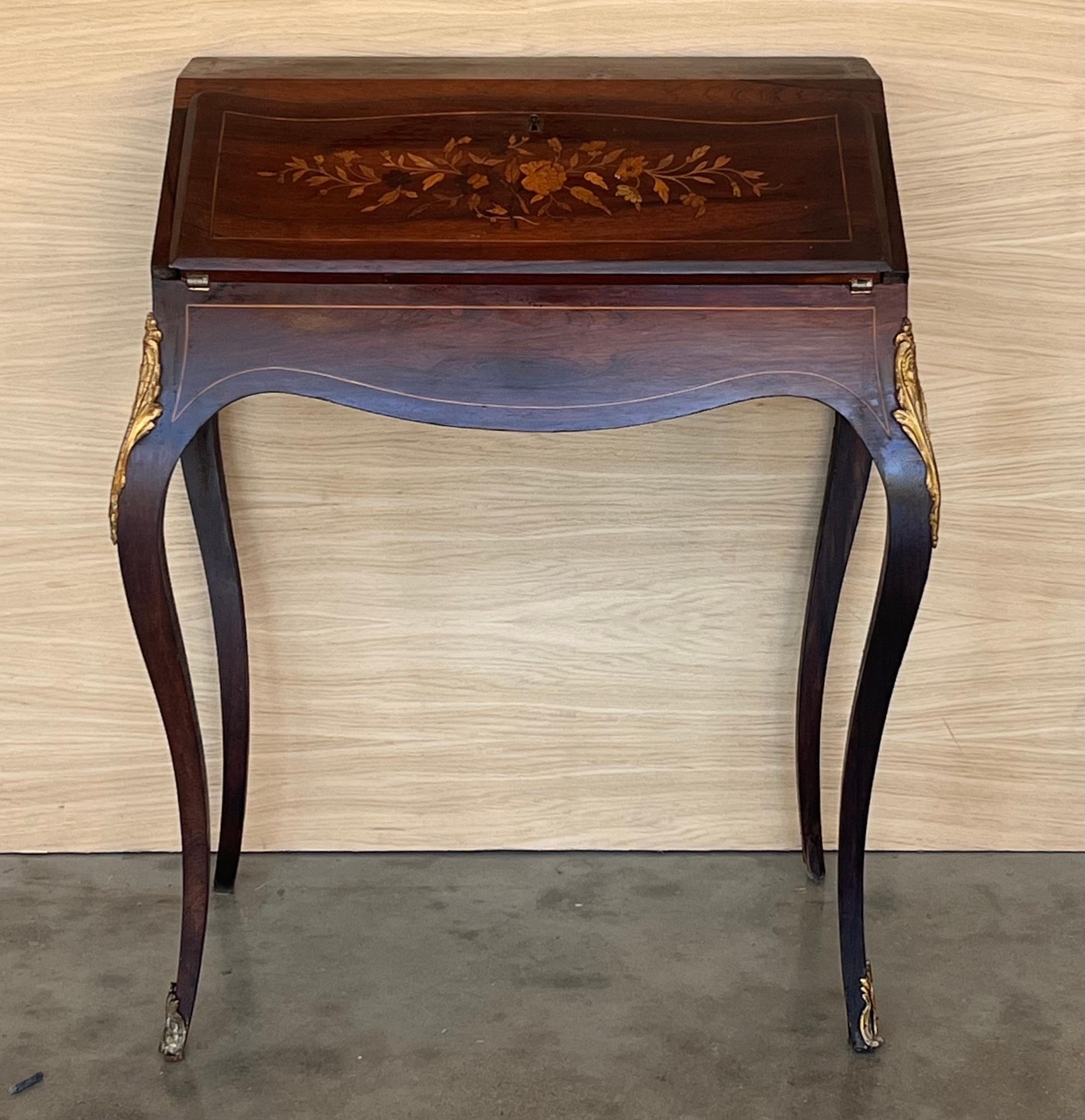 Européen Ancien bureau de secrétaire en noyer de style Chippendale en vente