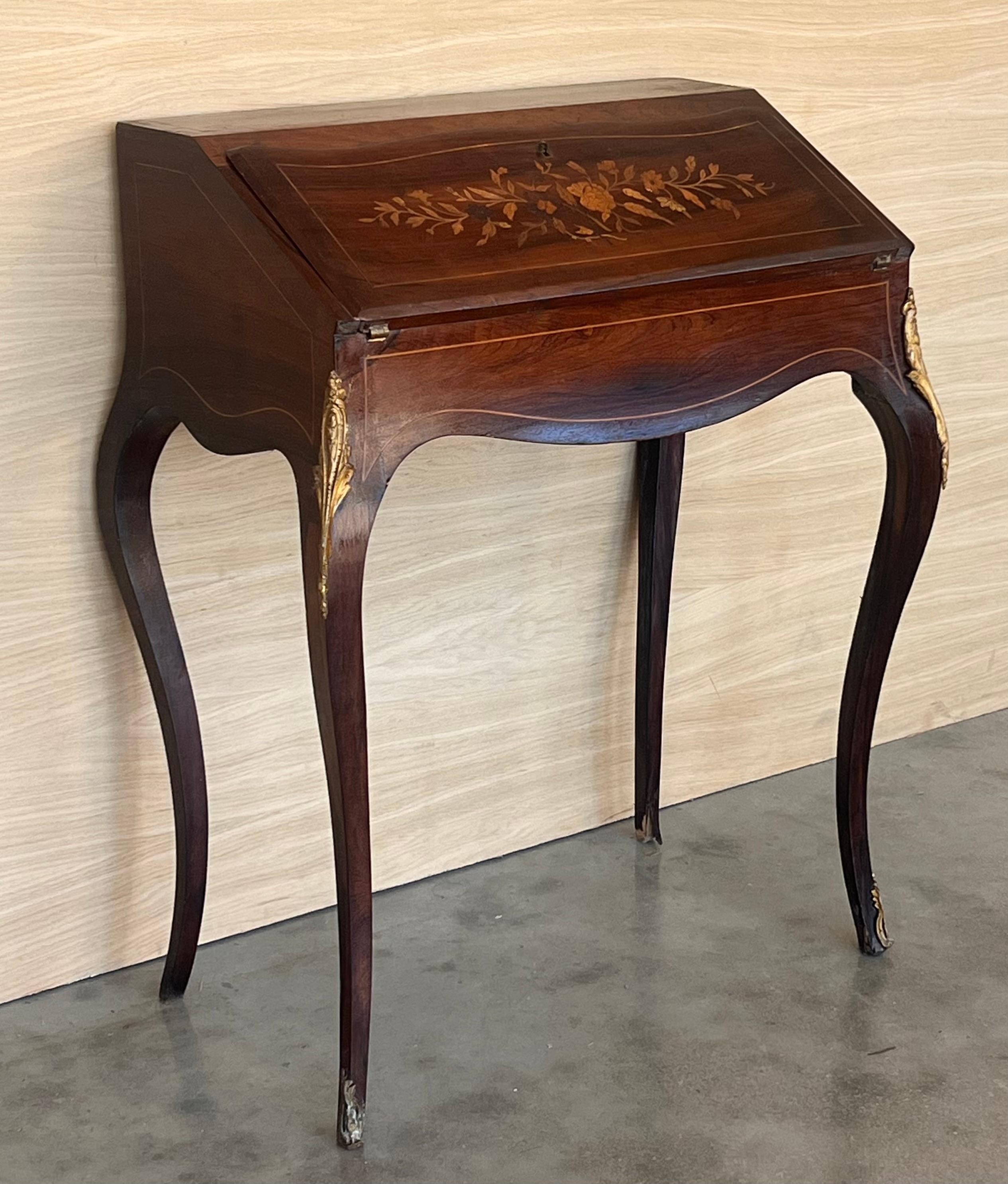 Ancien bureau de secrétaire en noyer de style Chippendale Bon état - En vente à Miami, FL