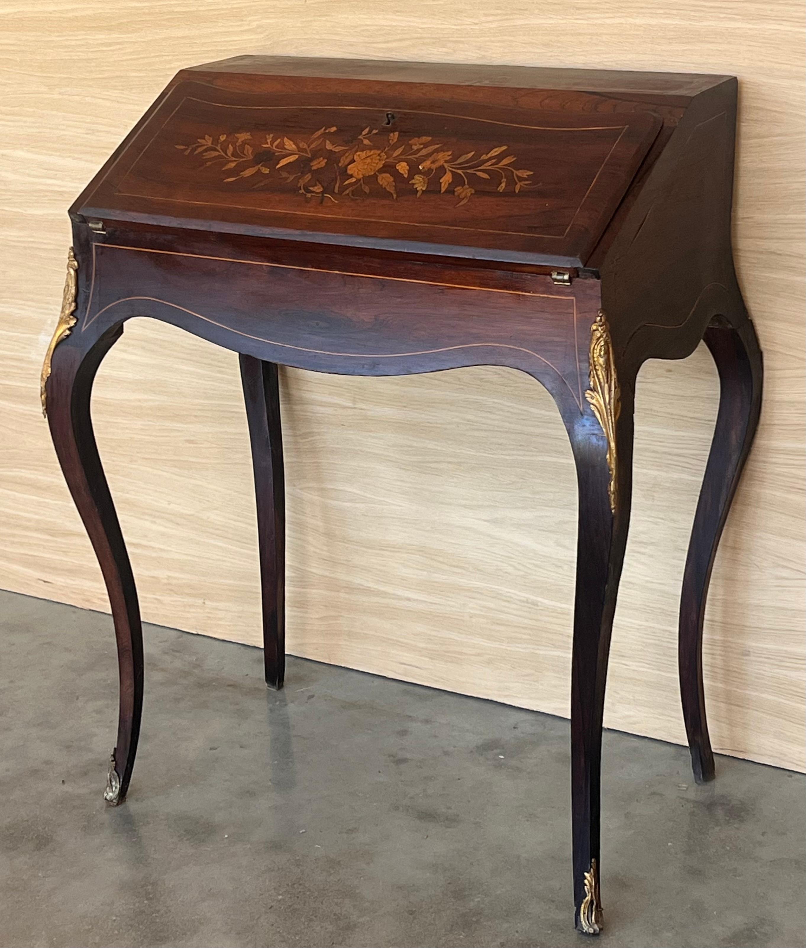 Ancien bureau de secrétaire en noyer de style Chippendale en vente 1