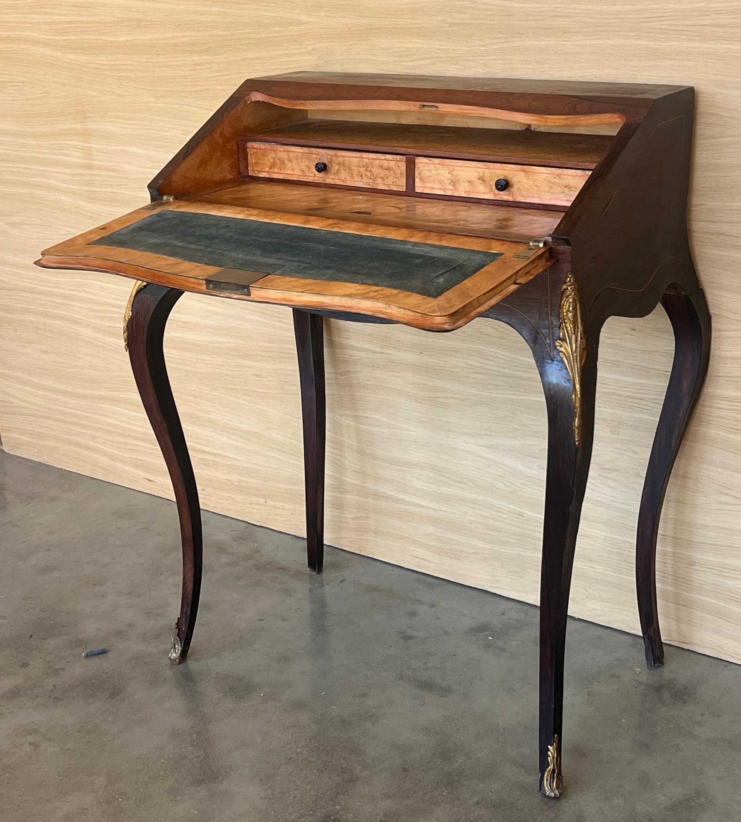 Ancien bureau de secrétaire en noyer de style Chippendale en vente 3