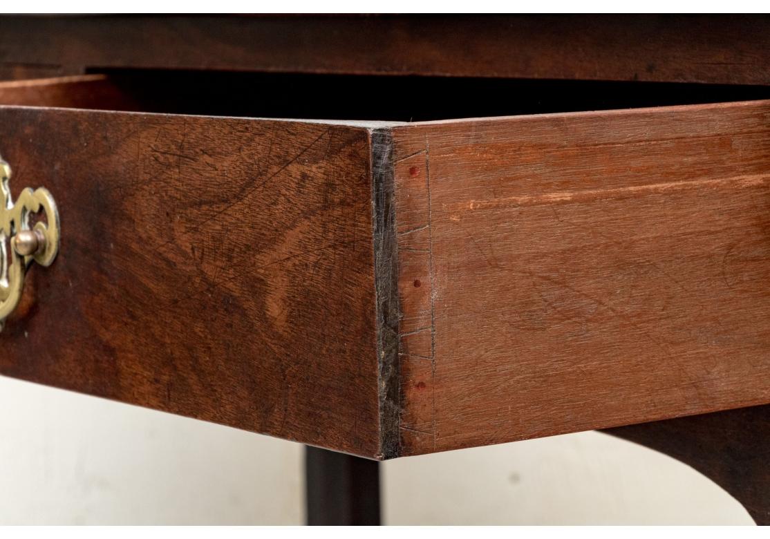 Table à écrire ancienne de style Chippendale en vente 5