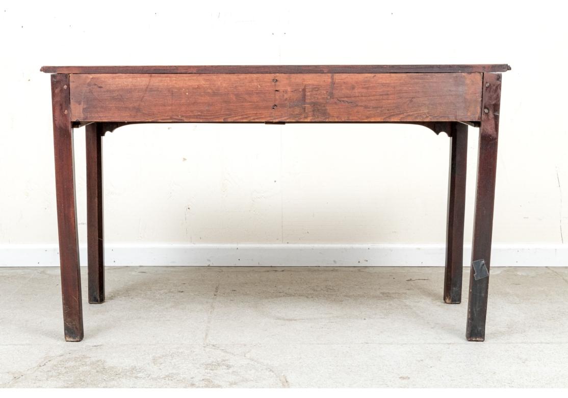 Table à écrire ancienne de style Chippendale en vente 6