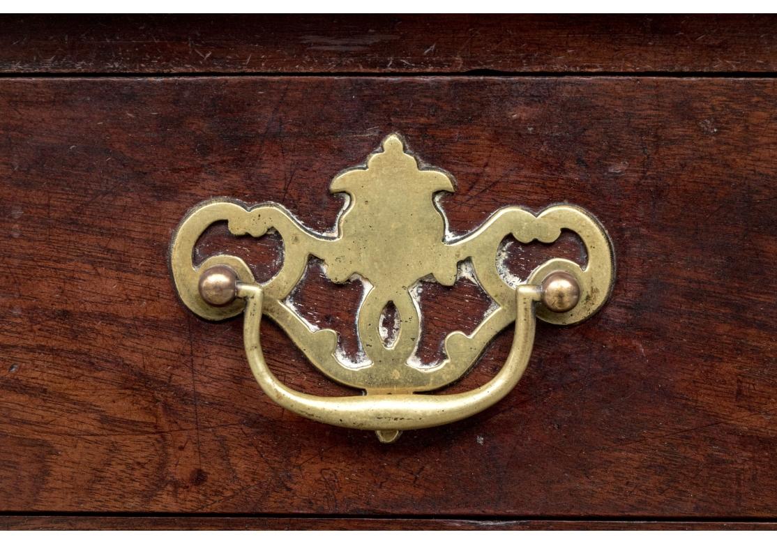 Laiton Table à écrire ancienne de style Chippendale en vente