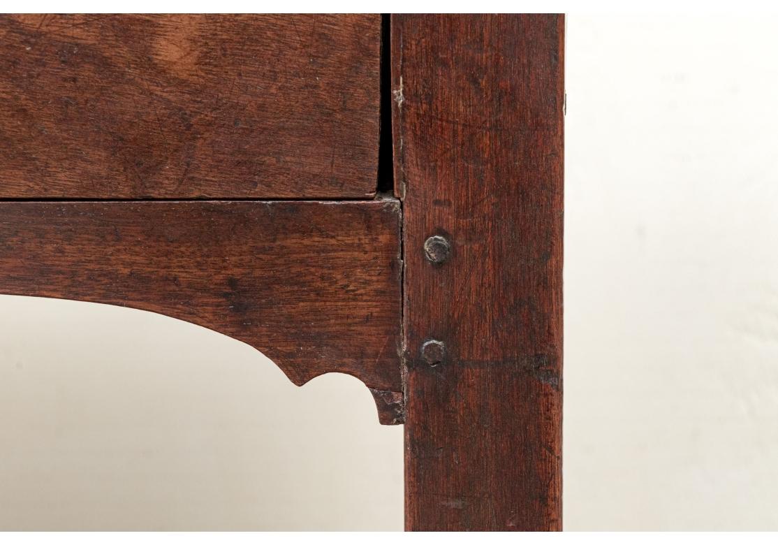 Table à écrire ancienne de style Chippendale en vente 4