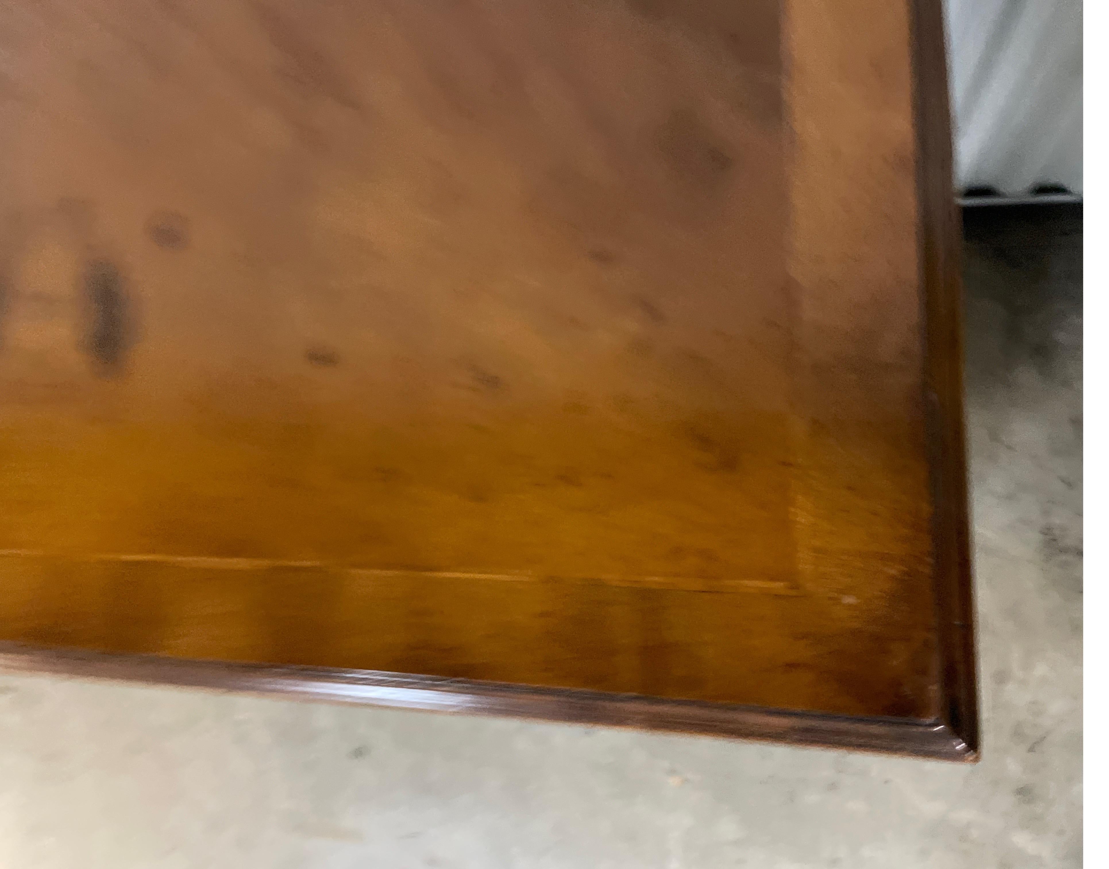 Antico comò a tre cassetti Chippendale in vendita 8