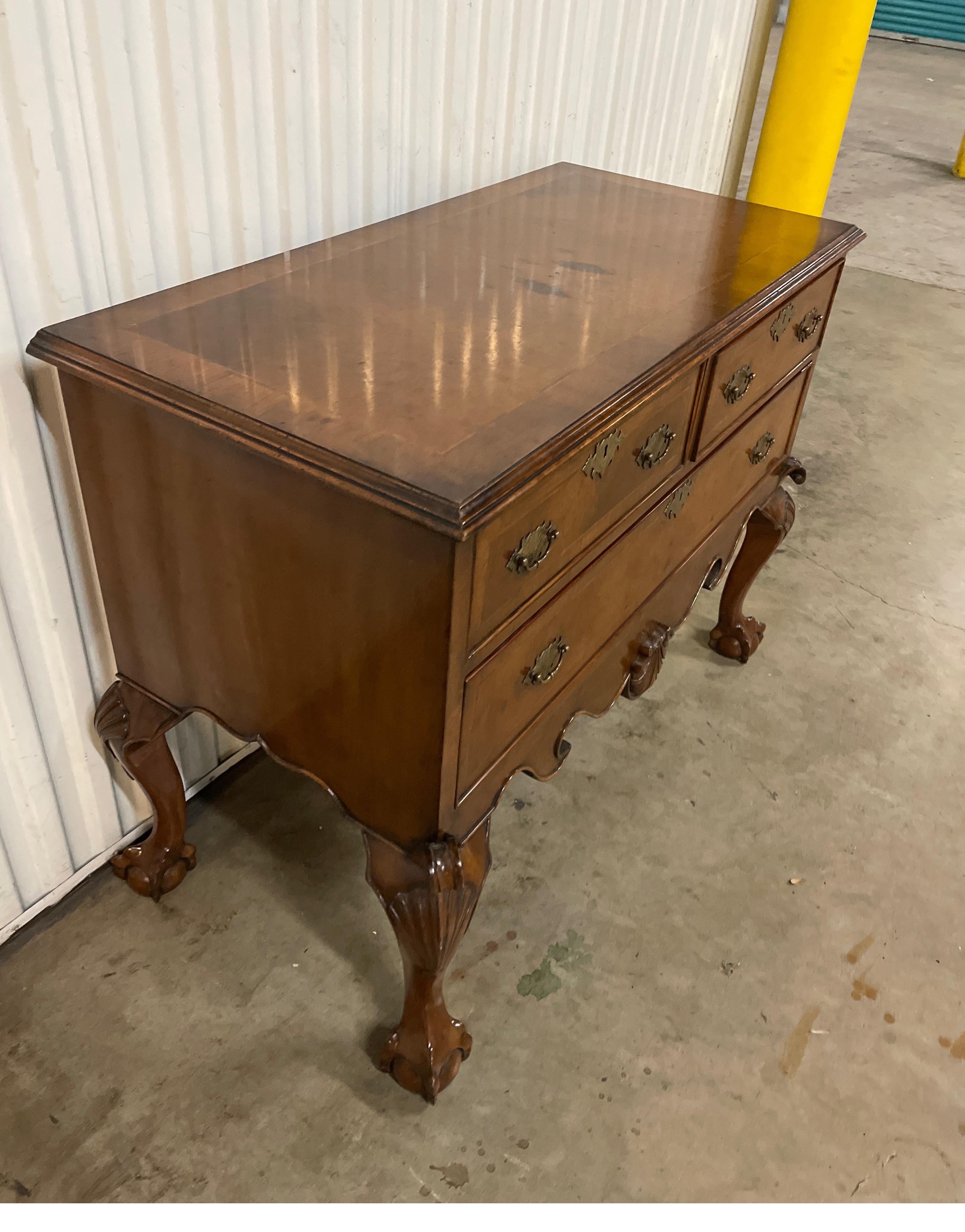 Antique commode Chippendale à trois tiroirs Bon état - En vente à West Palm Beach, FL