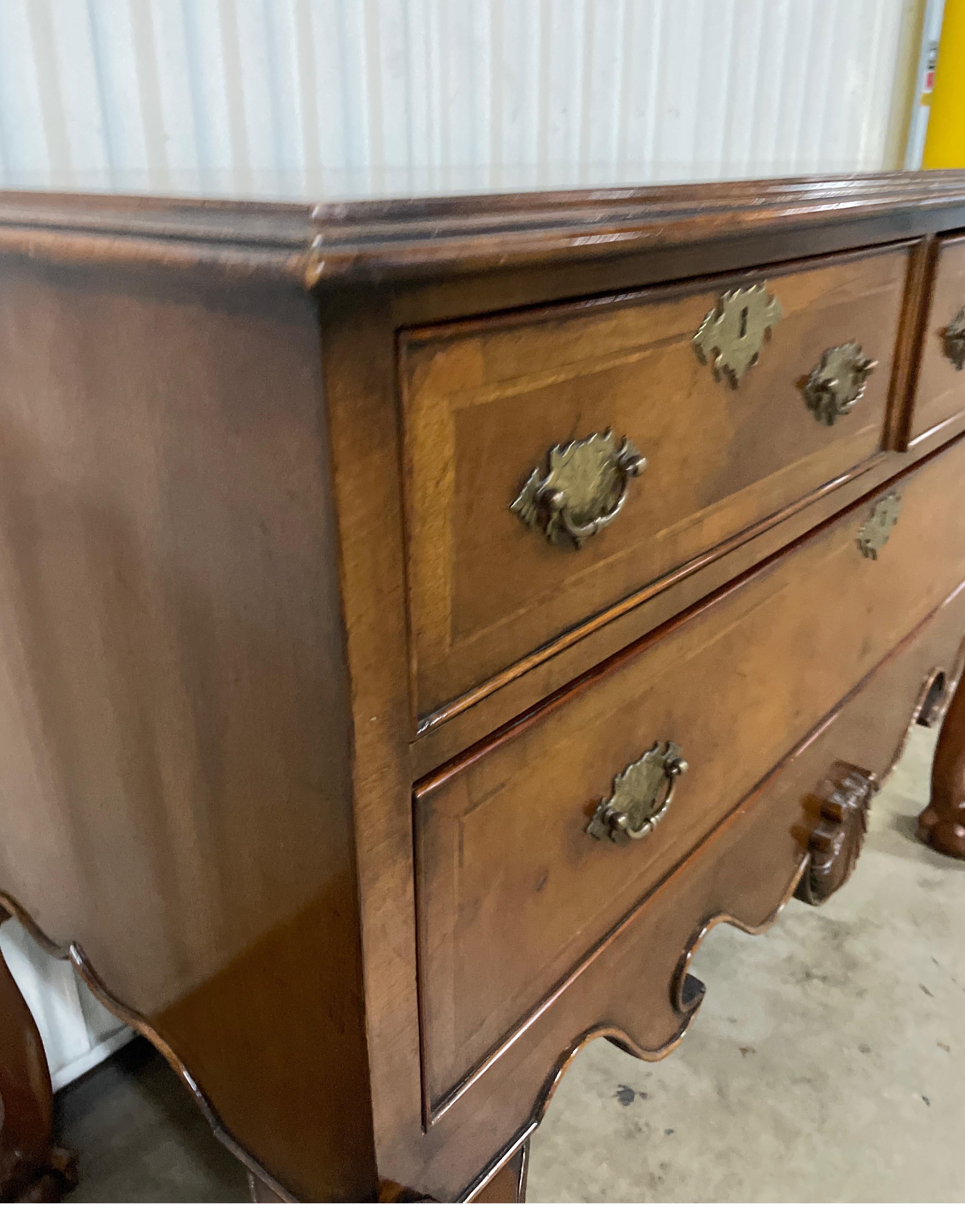 Antico comò a tre cassetti Chippendale in vendita 2