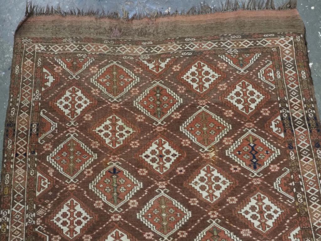 Antiker Turkmenischer Chodor-Teppich mit Ertmen Gul-Design, um 1880 im Zustand „Gut“ im Angebot in Moreton-In-Marsh, GB