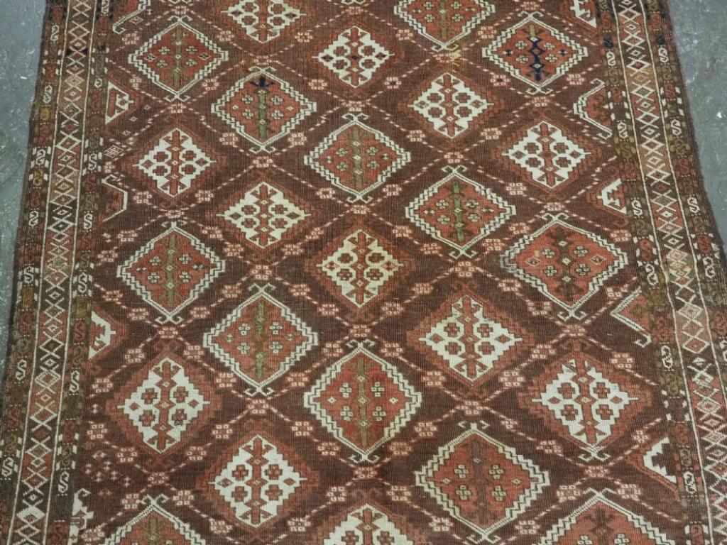 Antiker Turkmenischer Chodor-Teppich mit Ertmen Gul-Design, um 1880 (19. Jahrhundert) im Angebot