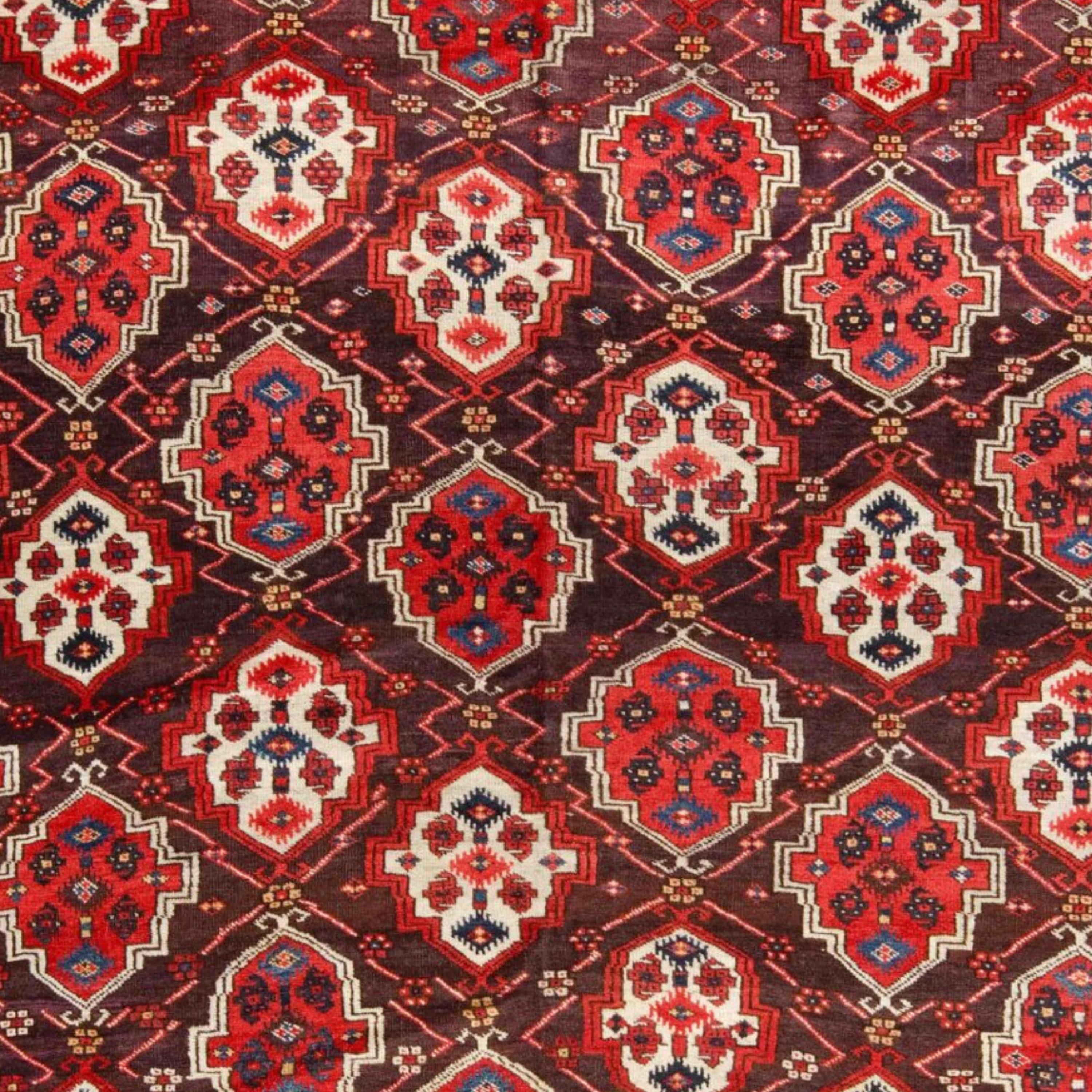 Antique Chodor Main Rug - Middle of 19th Century Central Asia Turkmen Chodor Rug In Good Condition For Sale In Sultanahmet, 34