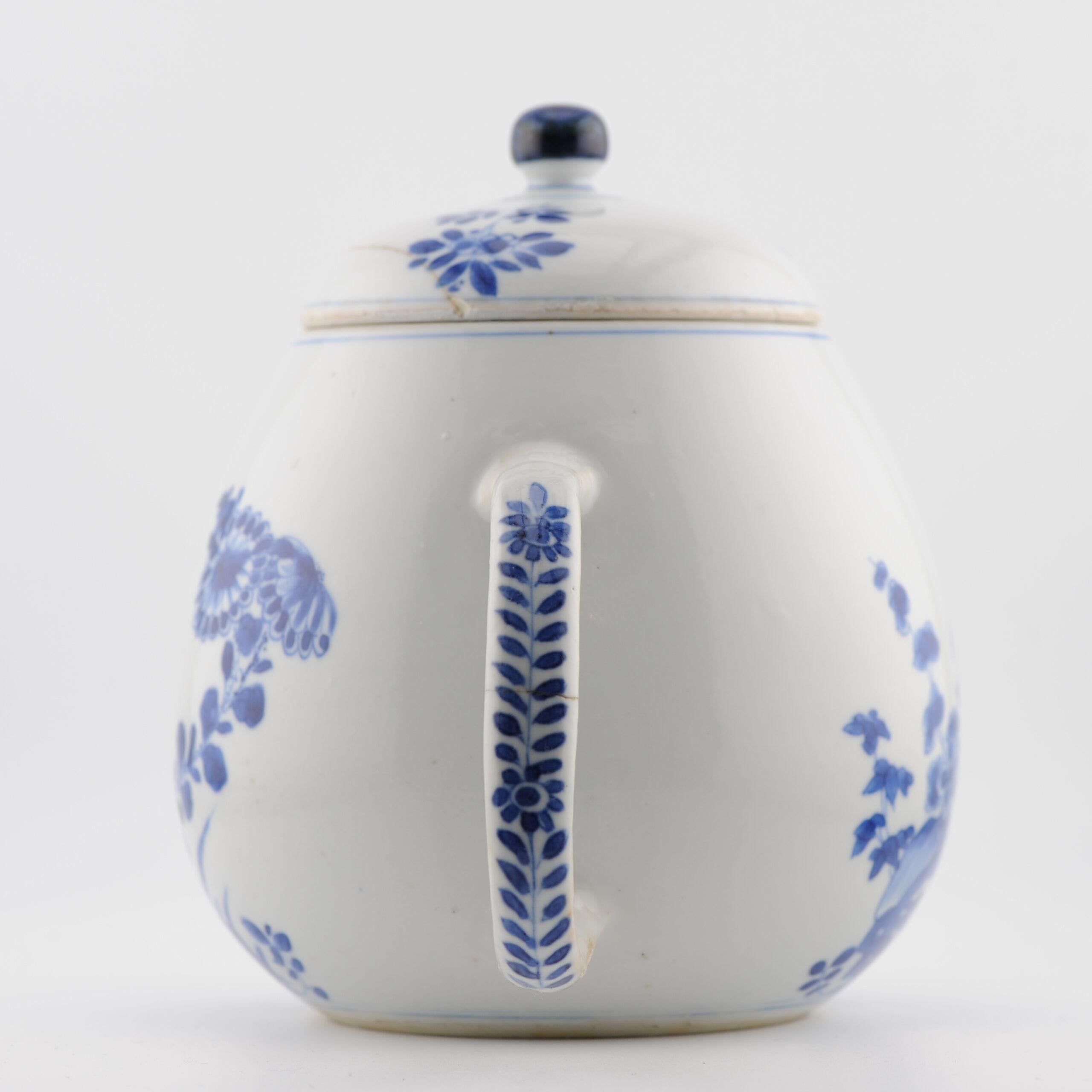 Antique Chongzhen / Shunzhi Period Chinese Porcelain Blue & White  TeaPot For Sale 5