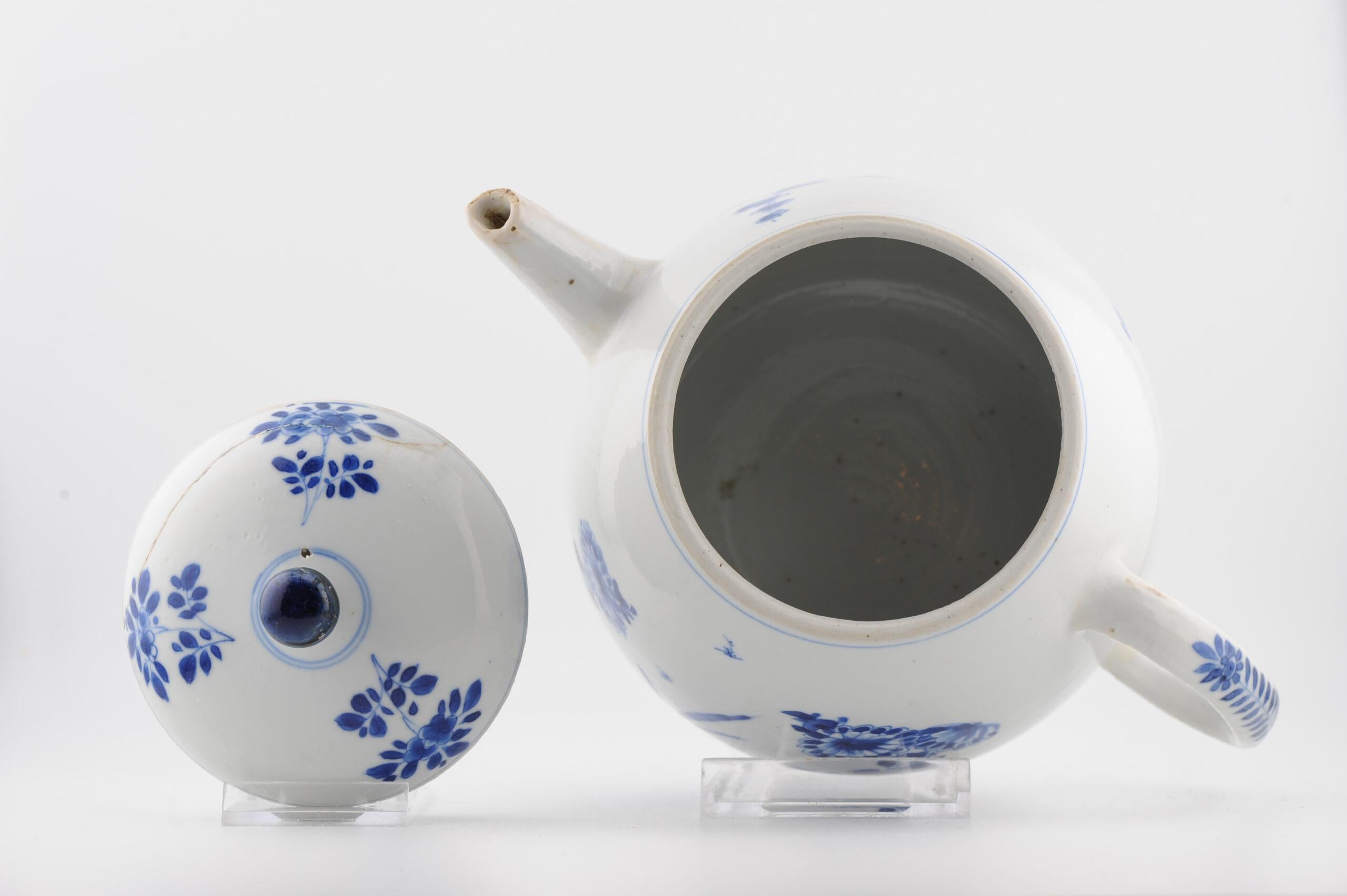Antique Chongzhen / Shunzhi Period Chinese Porcelain Blue & White  TeaPot For Sale 7