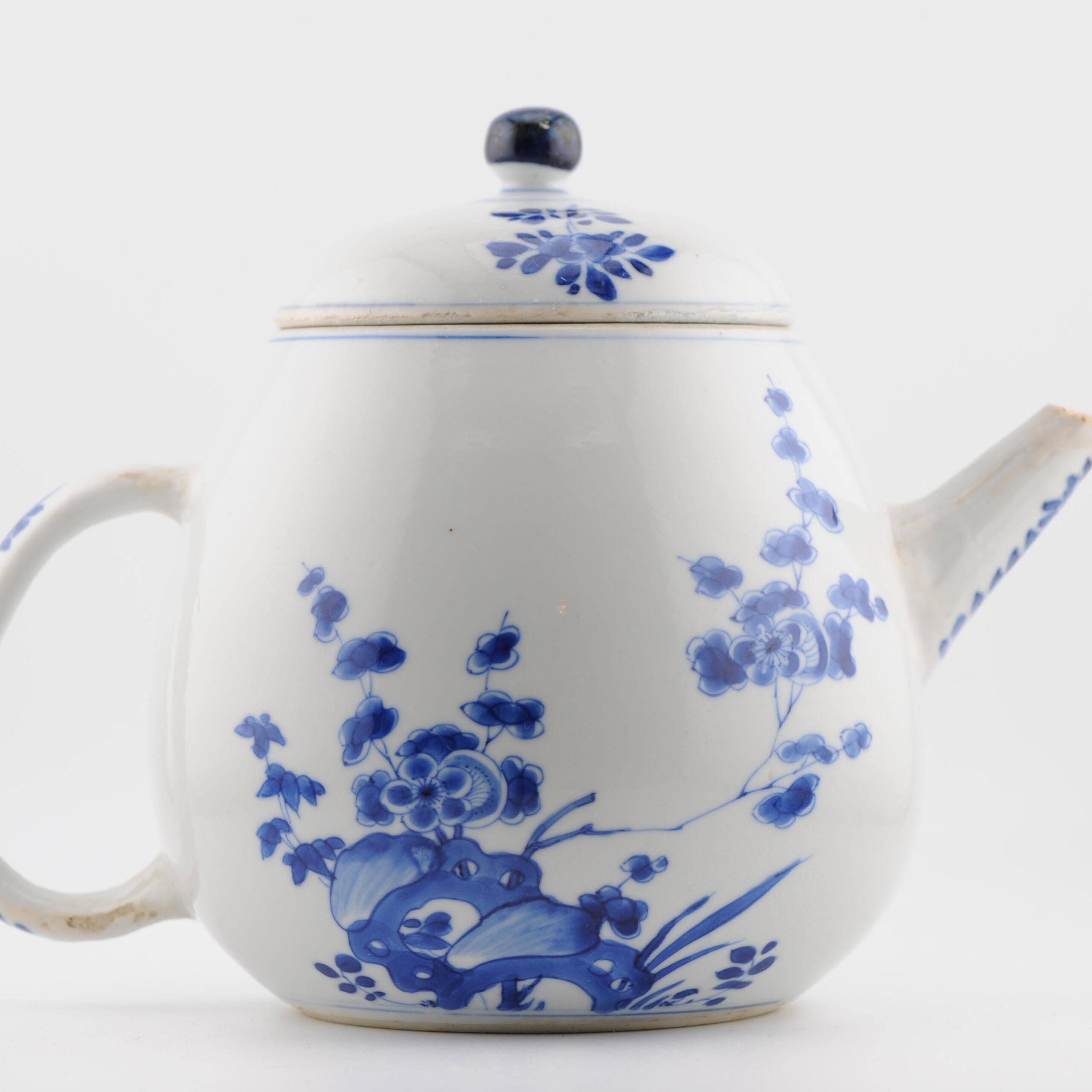 Antique Chongzhen / Shunzhi Period Chinese Porcelain Blue & White  TeaPot For Sale 9