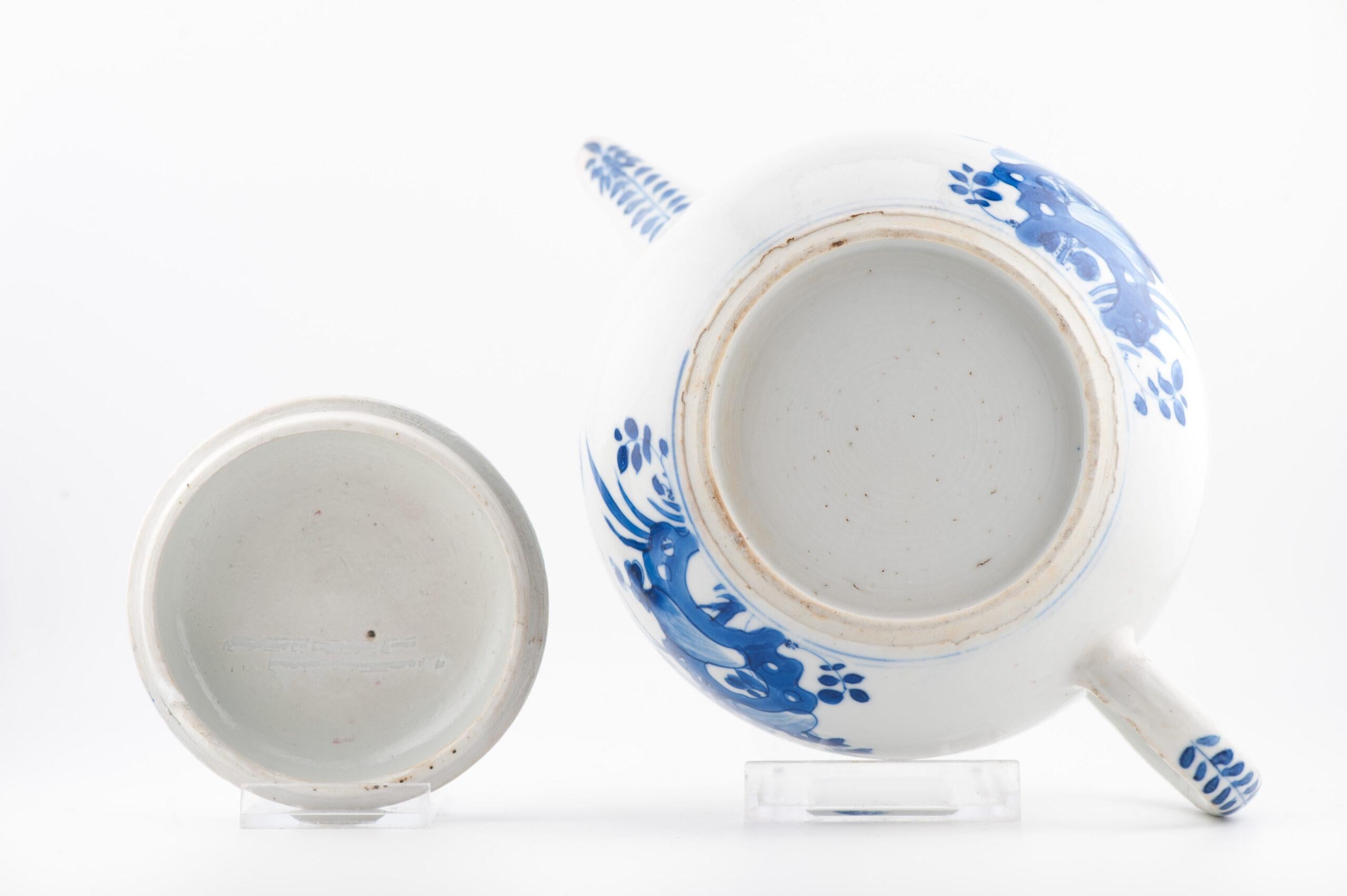 Antique Chongzhen / Shunzhi Period Chinese Porcelain Blue & White  TeaPot For Sale 13