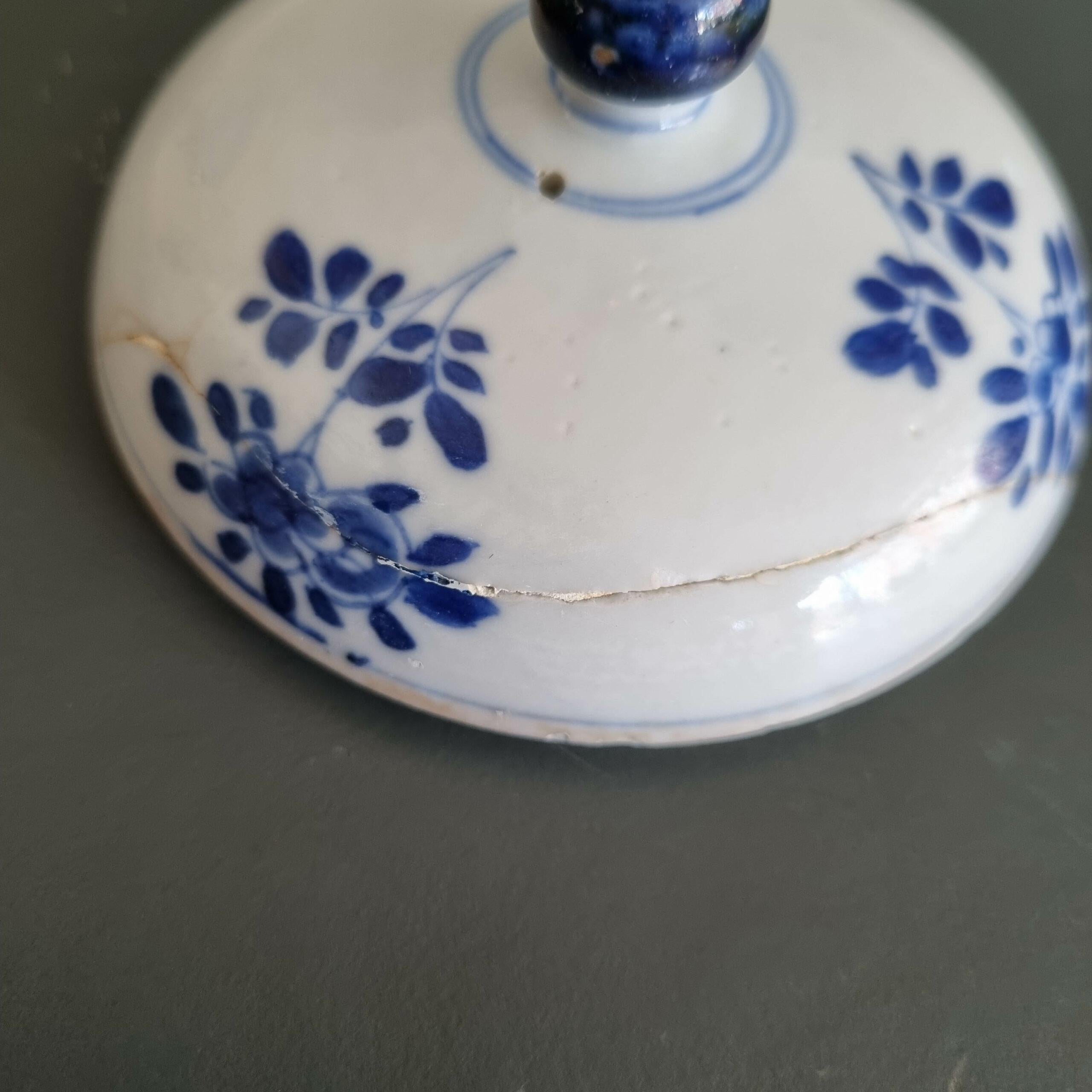 Antique Chongzhen / Shunzhi Period Chinese Porcelain Blue & White  TeaPot For Sale 14