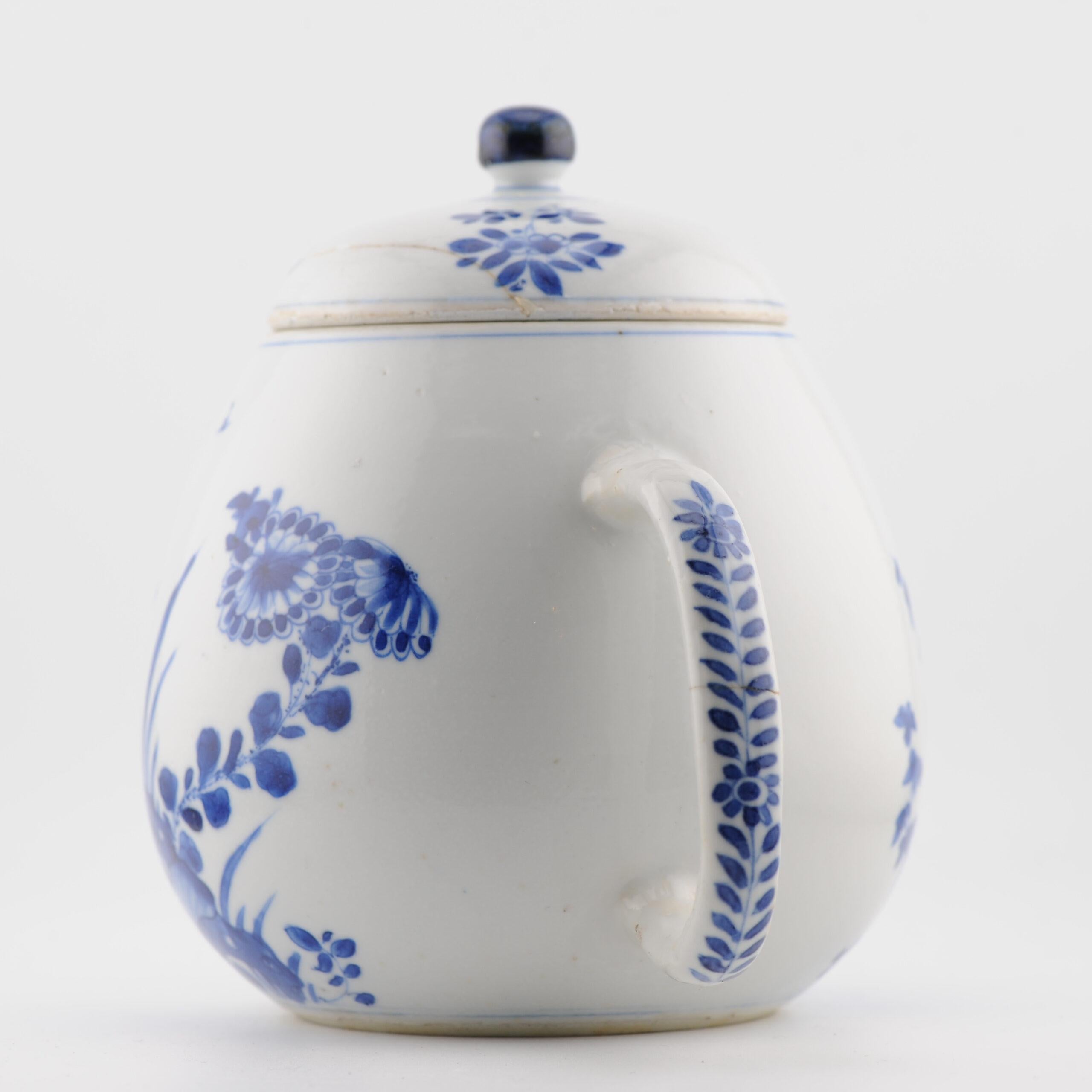 Ming Antique Chongzhen / Shunzhi Period Chinese Porcelain Blue & White  TeaPot For Sale
