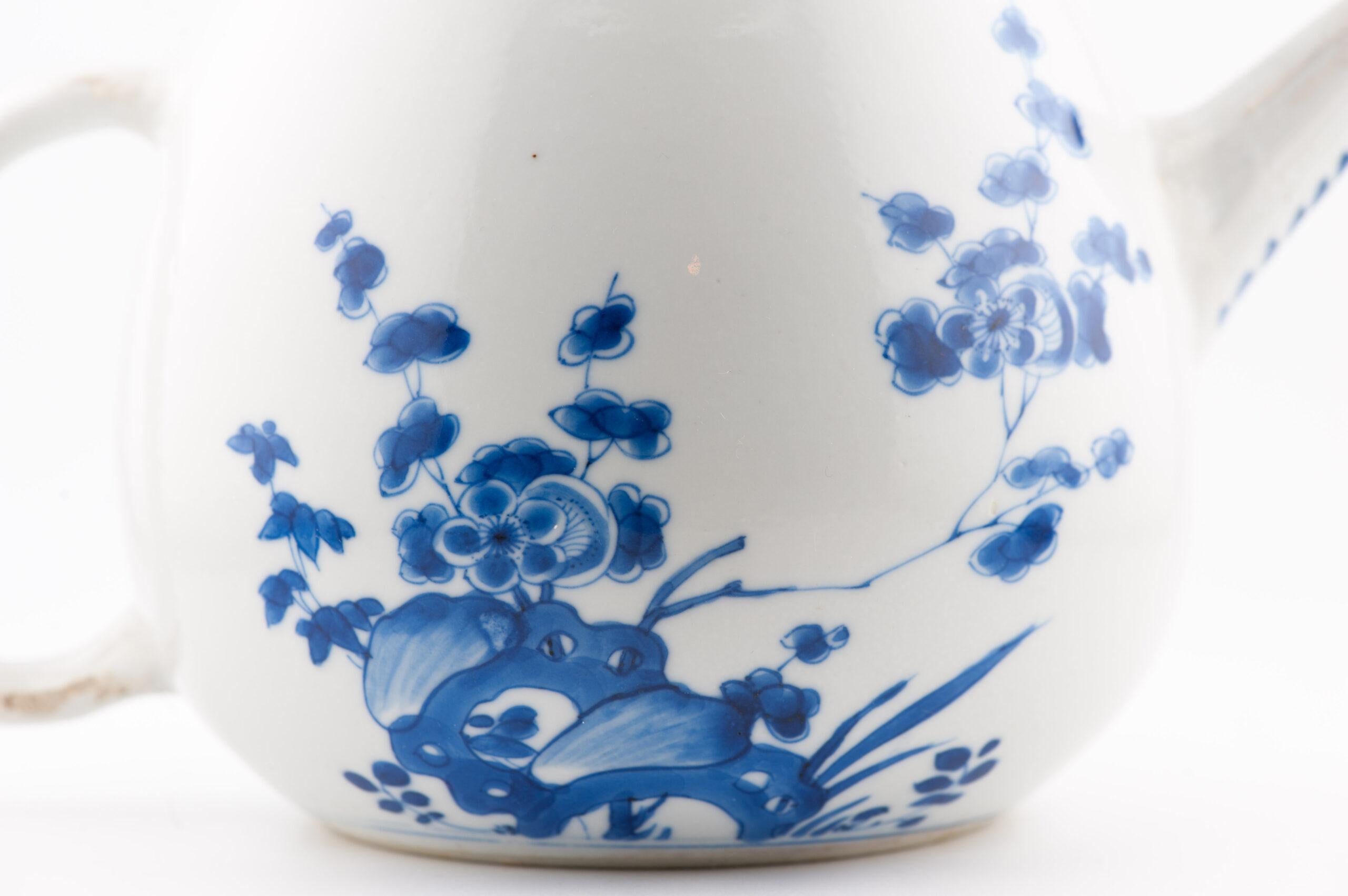 18th Century and Earlier Antique Chongzhen / Shunzhi Period Chinese Porcelain Blue & White  TeaPot For Sale