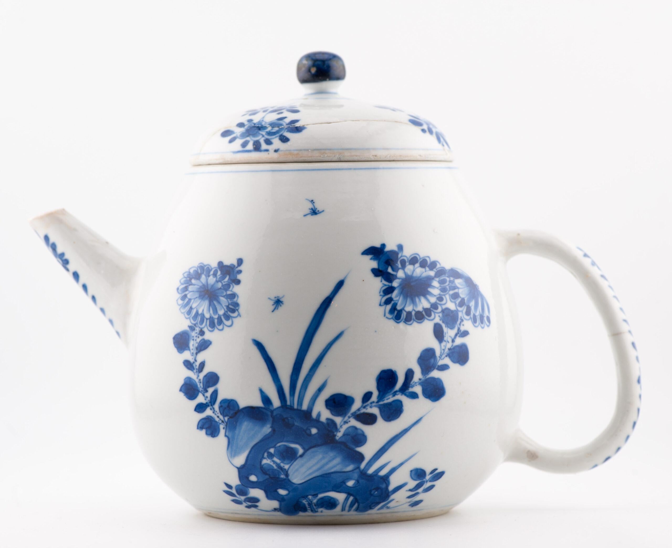 Antique Chongzhen / Shunzhi Period Chinese Porcelain Blue & White  TeaPot For Sale 1