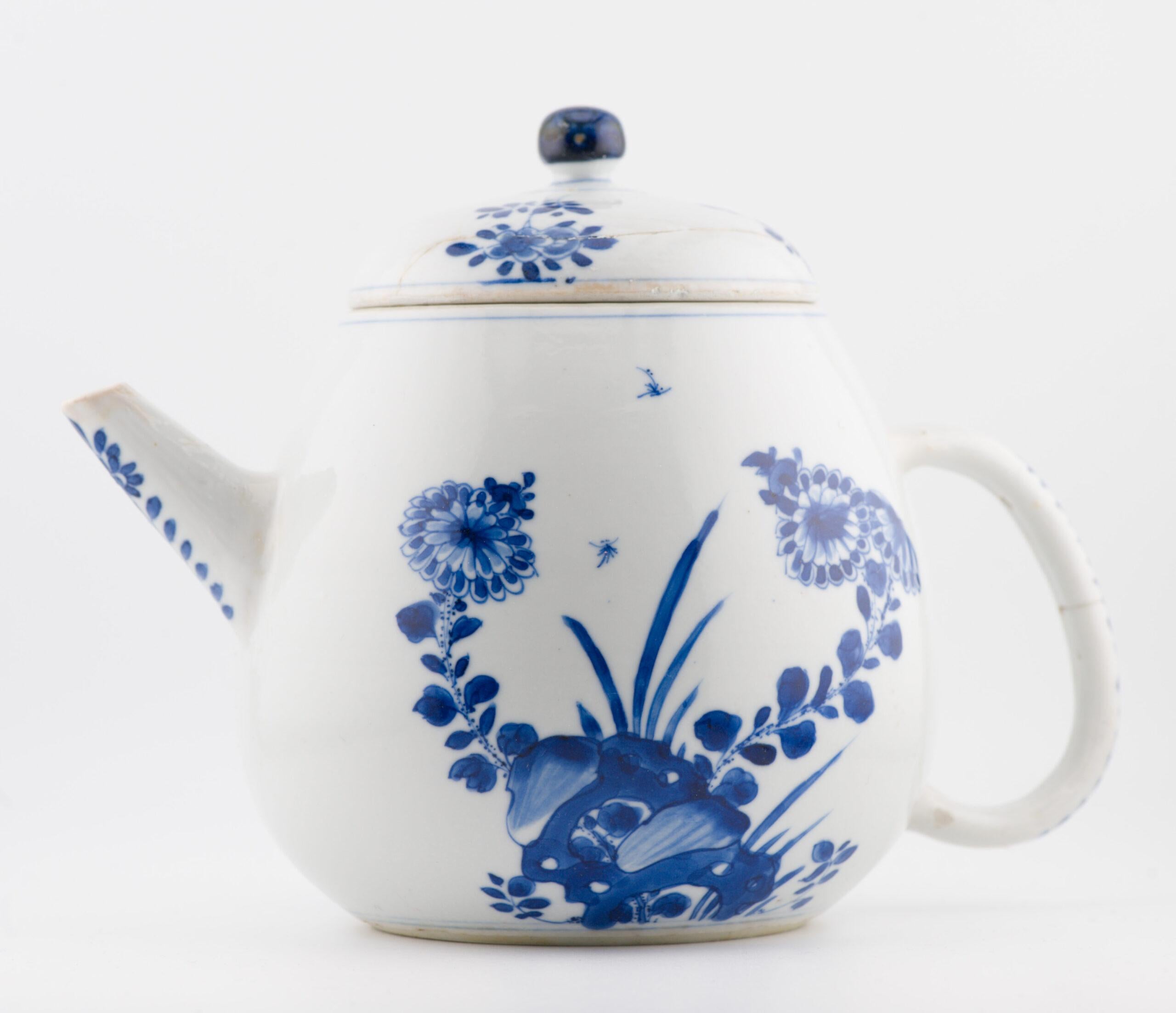Antique Chongzhen / Shunzhi Period Chinese Porcelain Blue & White  TeaPot For Sale 3