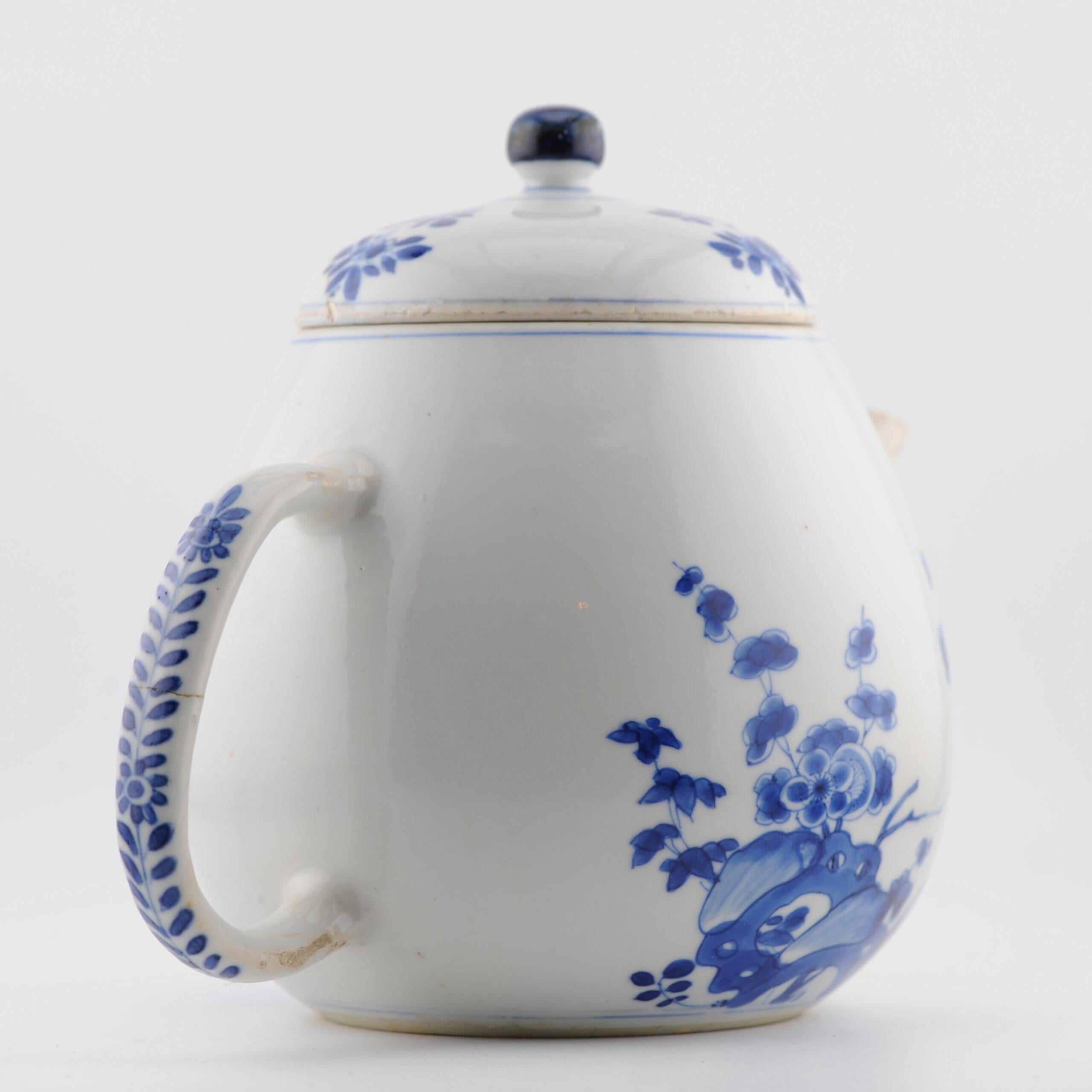 Antique Chongzhen / Shunzhi Period Chinese Porcelain Blue & White  TeaPot For Sale 4