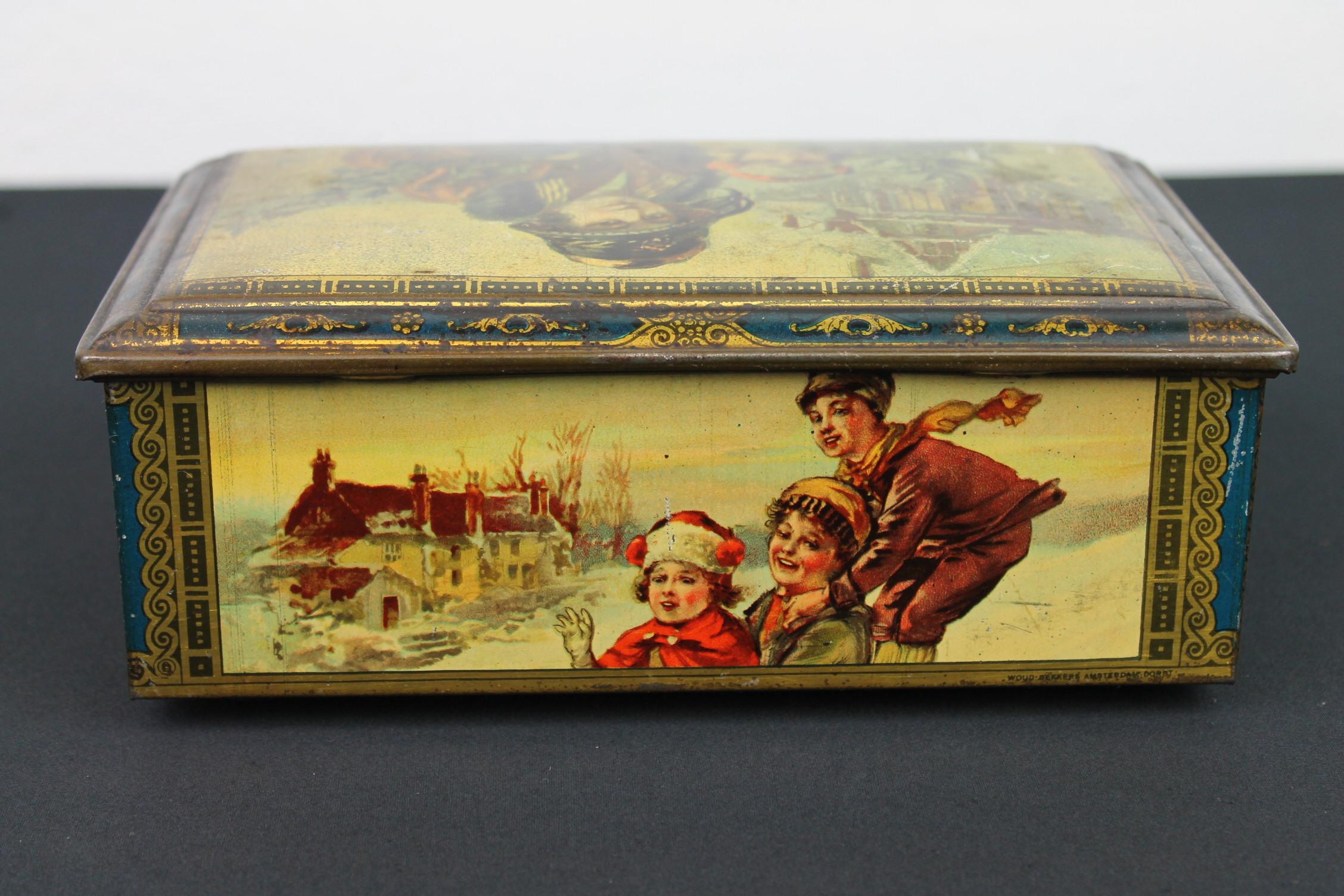 Antique Christmas Tin with Santa Claus   For Sale 2