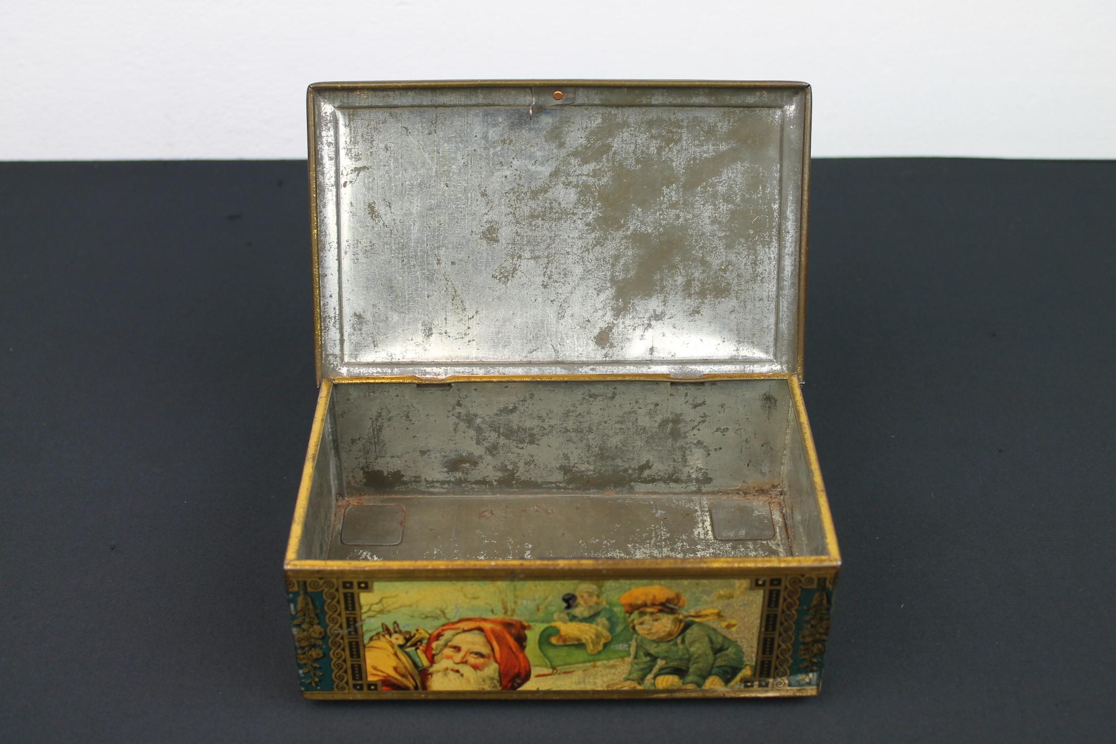 Antique Christmas Tin with Santa Claus For Sale 6