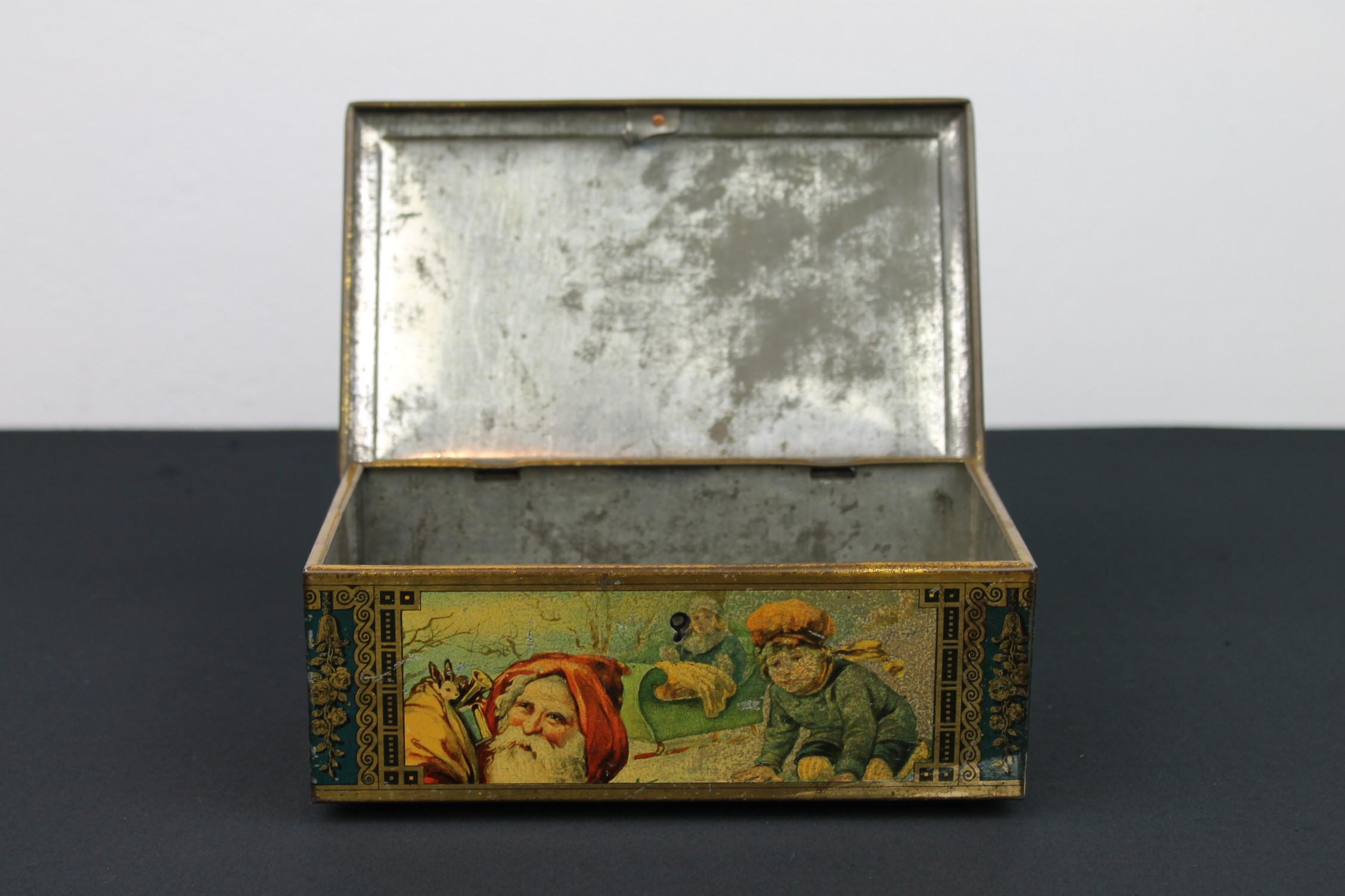 Antique Christmas Tin with Santa Claus   For Sale 7