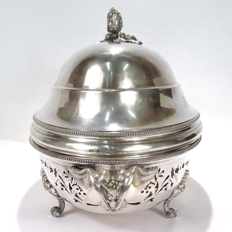 https://a.1stdibscdn.com/antique-christofle-silver-plated-food-warmer-tureen-covered-dome-for-sale-picture-7/j_8493/j_180000121671576910789/Antique_Christofle_Silver_Plated_Food_Warmer_Tureen_Covered_Dome_SL_Meat_Fish_8_master.jpeg?width=768