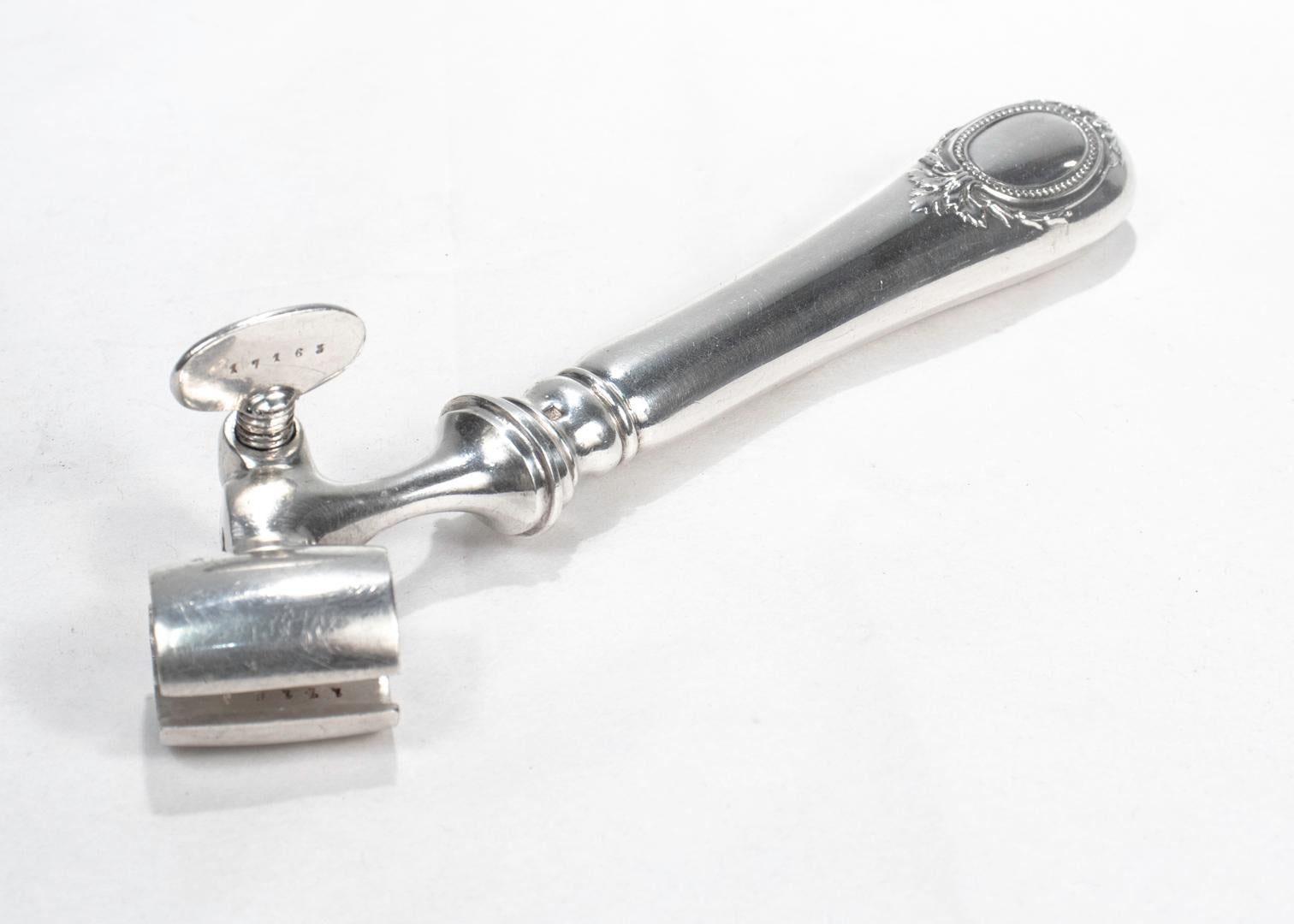 Antique Christofle Silverplate Baguette Manche a Gigot Lamb Shank / Roast Holder In Good Condition For Sale In Philadelphia, PA