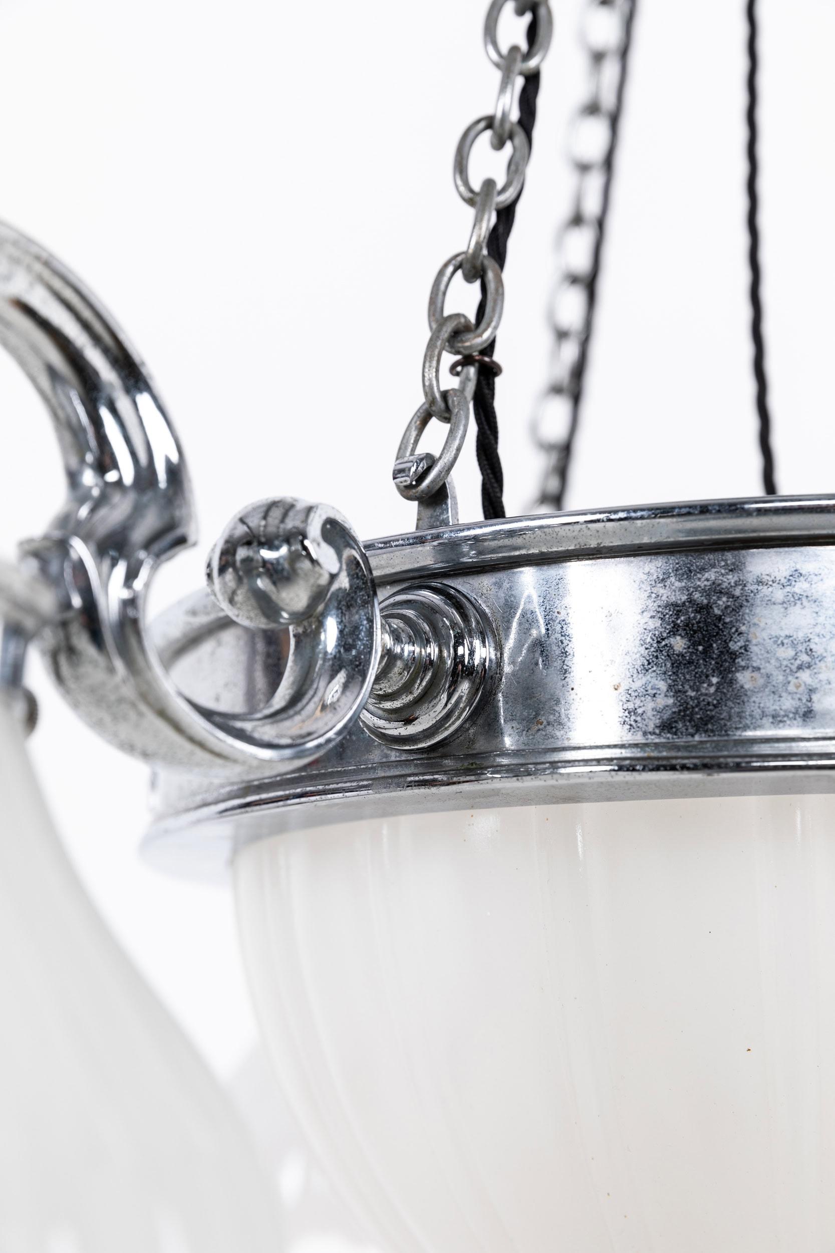 Anglais Lampe à suspension ancienne chromée GEC en verre de pierre de lune, C.1930 en vente
