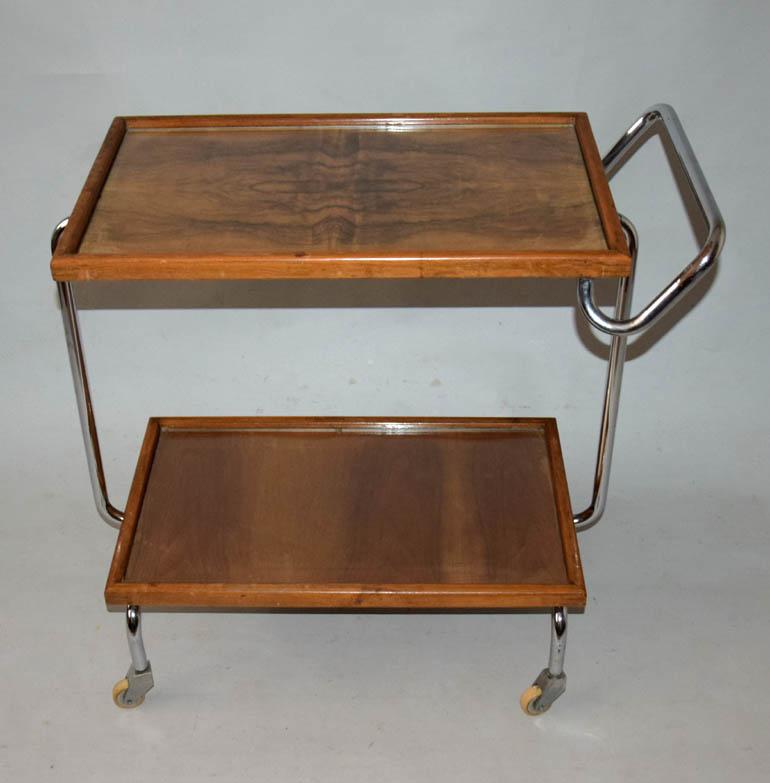 - original very good condition
- construction of chrome tubes
- 2 removable wooden trays freely seated in the construction
- walnut veneer wood
- only re-polished
- original glass inserted
- chrome is in very nice condition
- only slightly scuffed