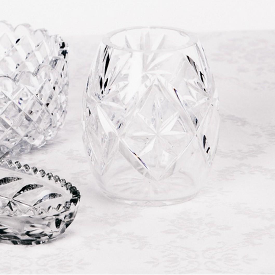 Stunning bowls with exquisite detailing that captures the light beautifully. Sold separately.