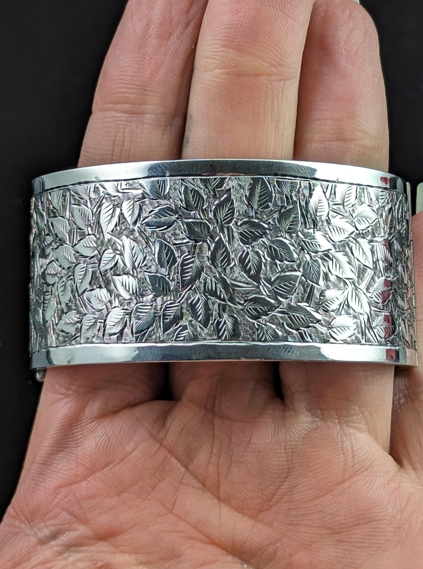 Antique Chunky silver cuff bangle, leaf engraved, Edwardian  For Sale 8