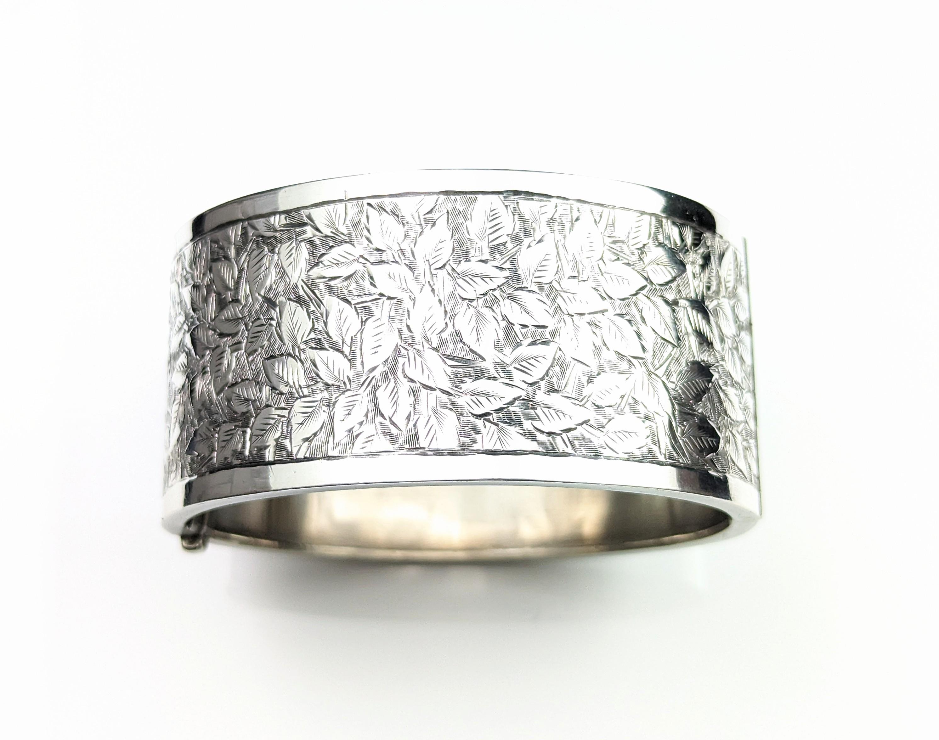 Antique Chunky silver cuff bangle, leaf engraved, Edwardian  For Sale 10